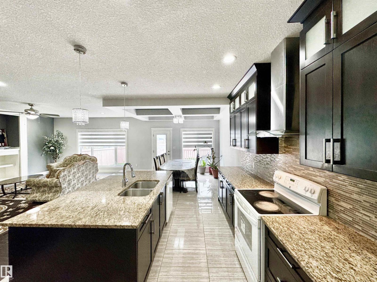 Photo 25 of 2212 22 St Nw, Edmonton AB