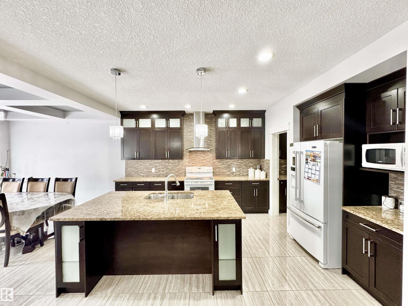 Photo 59 of 2212 22 St Nw, Edmonton AB
