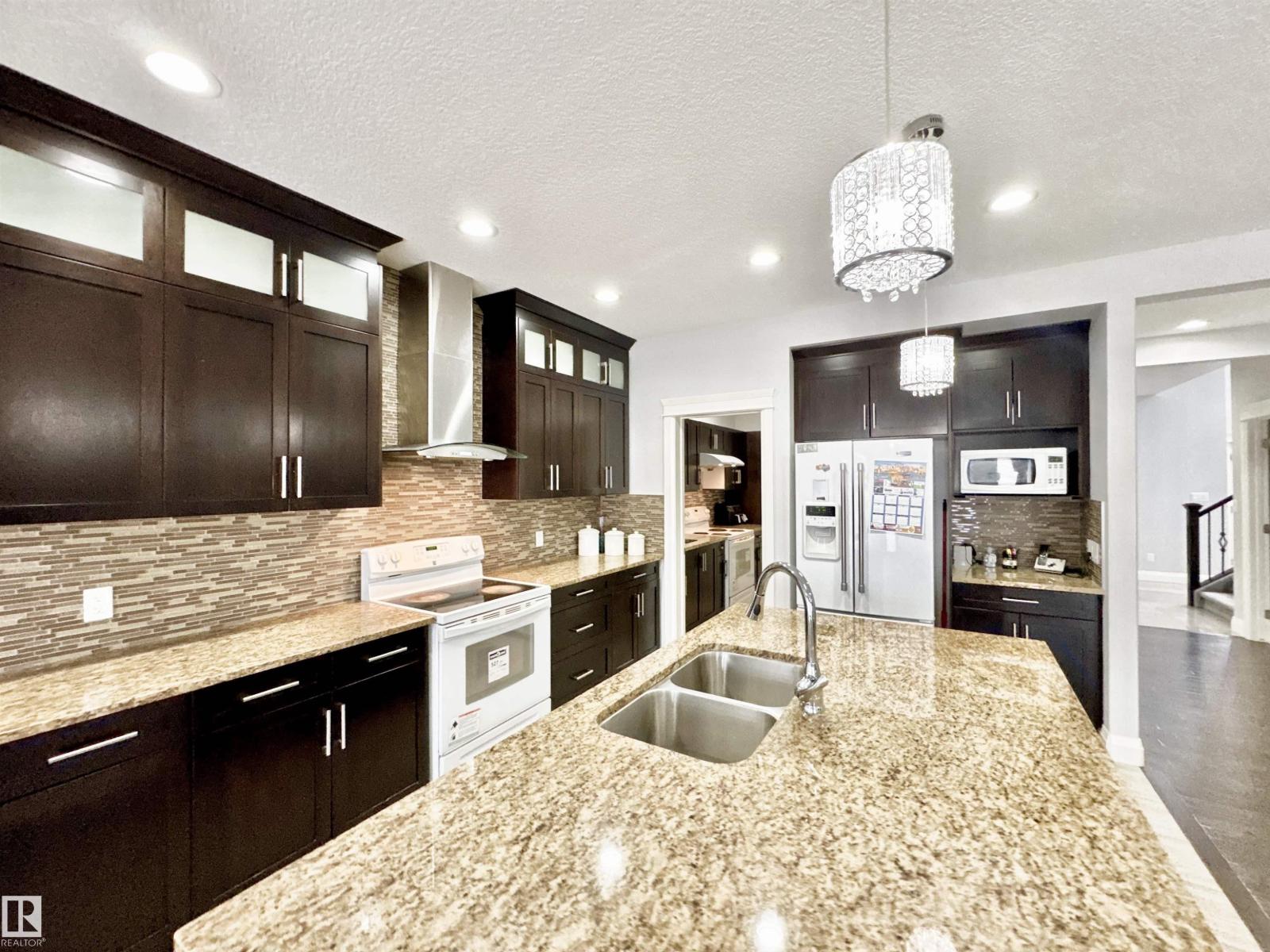 Photo 28 of 2212 22 St Nw, Edmonton AB