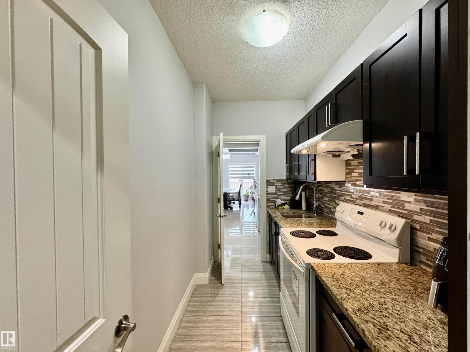 Photo 30 of 2212 22 St Nw, Edmonton AB