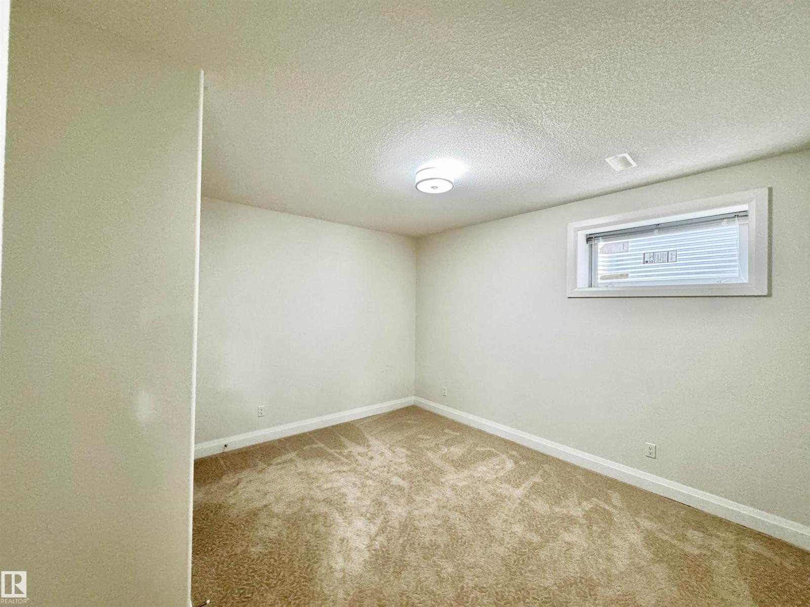 Photo 33 of 2212 22 St Nw, Edmonton AB
