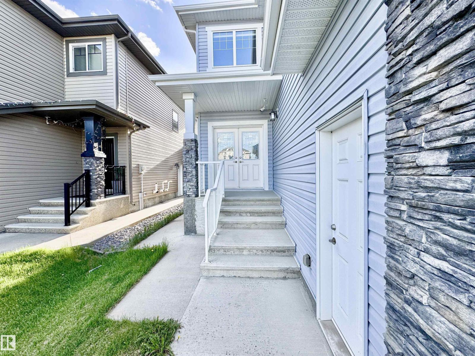 Photo 12 of 2212 22 St Nw, Edmonton AB
