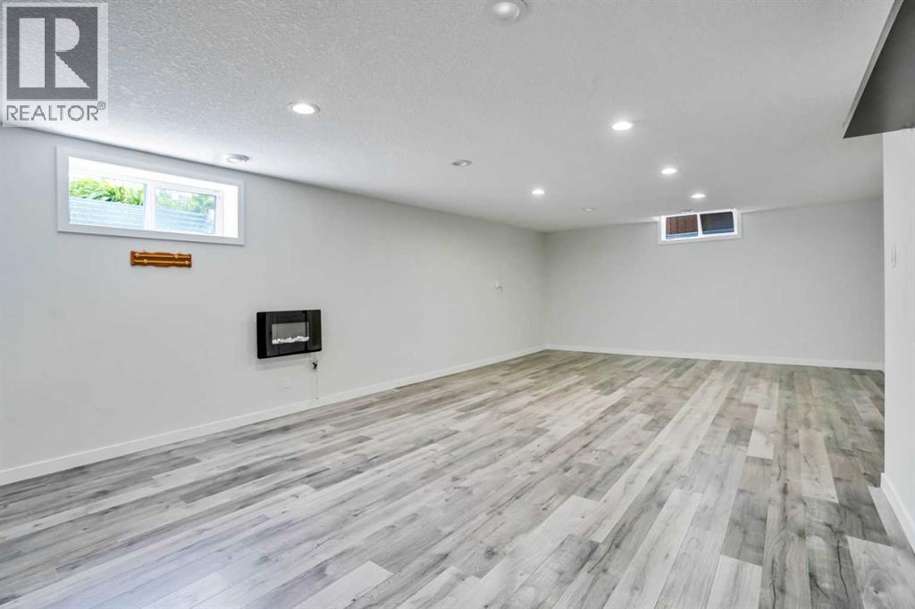 Photo 1 of 347 Evanston Drive Nw, Calgary AB