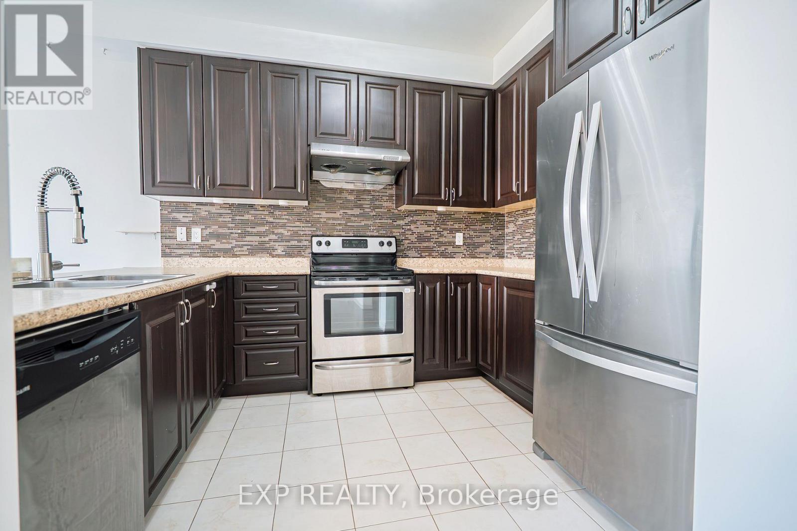 Photo 17 of 16 Blackberry Valley Crescent, Caledon ON