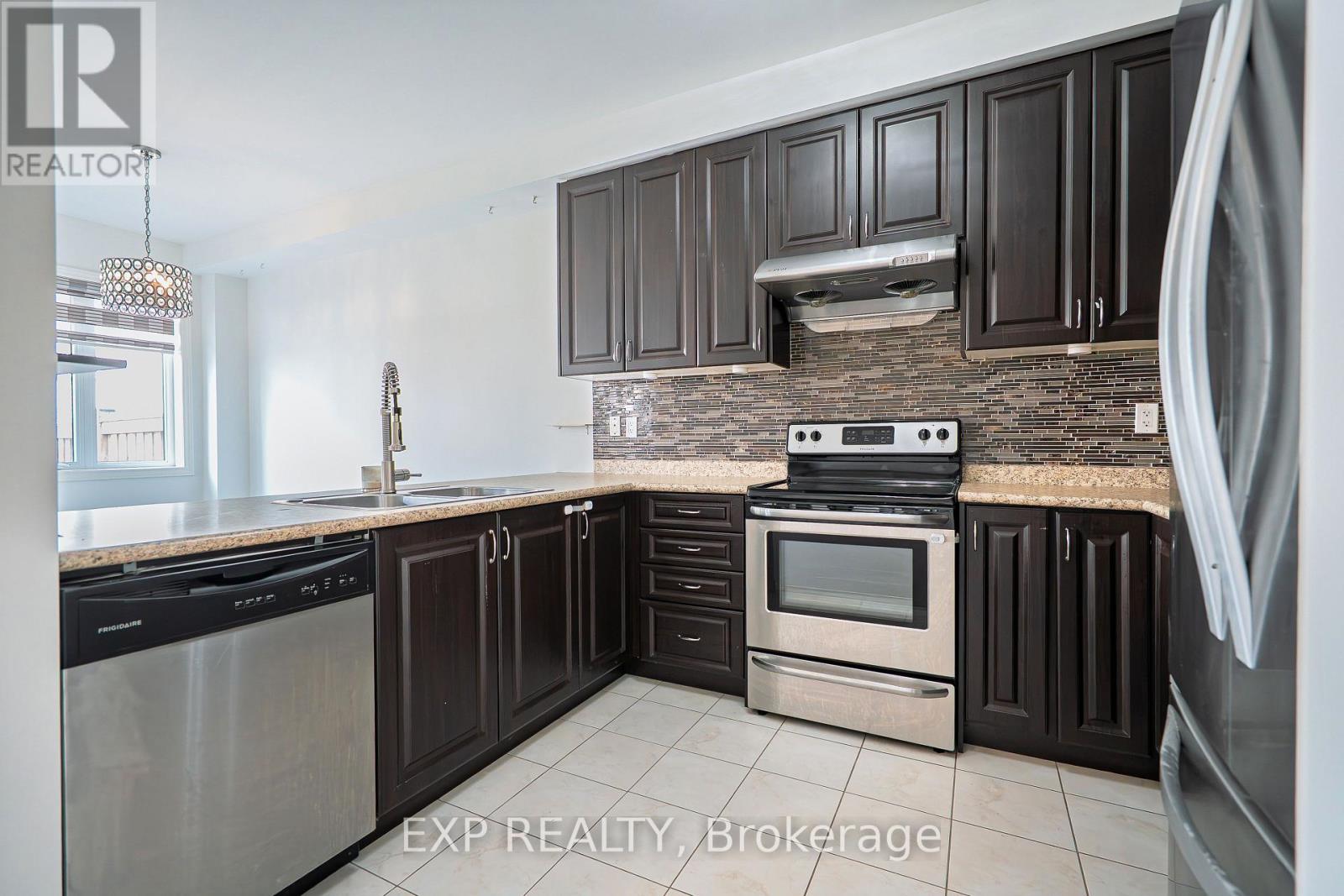 Photo 18 of 16 Blackberry Valley Crescent, Caledon ON