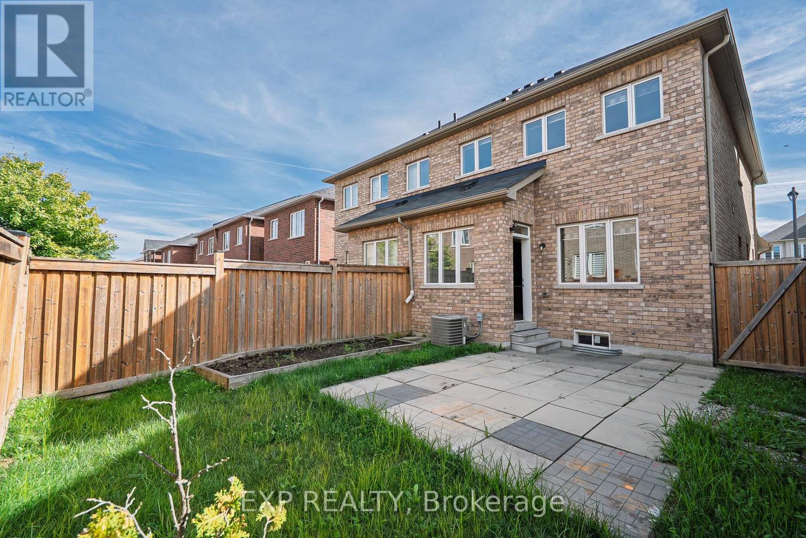 Photo 25 of 16 Blackberry Valley Crescent, Caledon ON