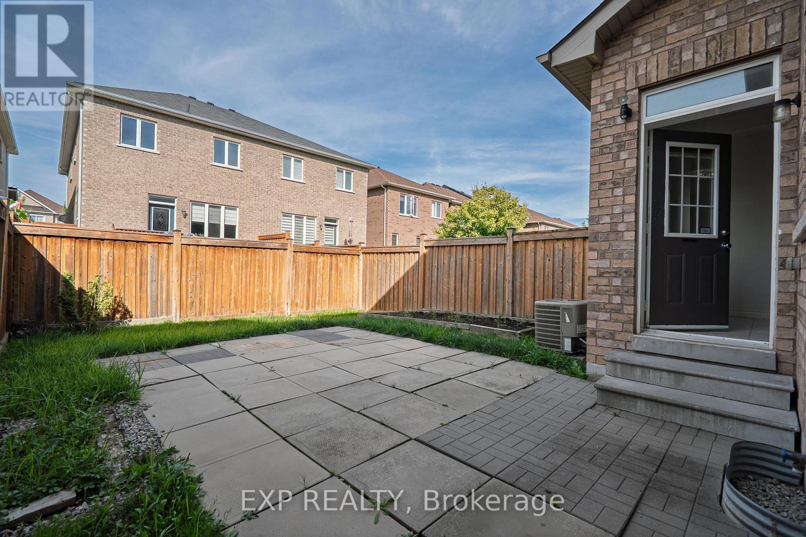 Photo 24 of 16 Blackberry Valley Crescent, Caledon ON