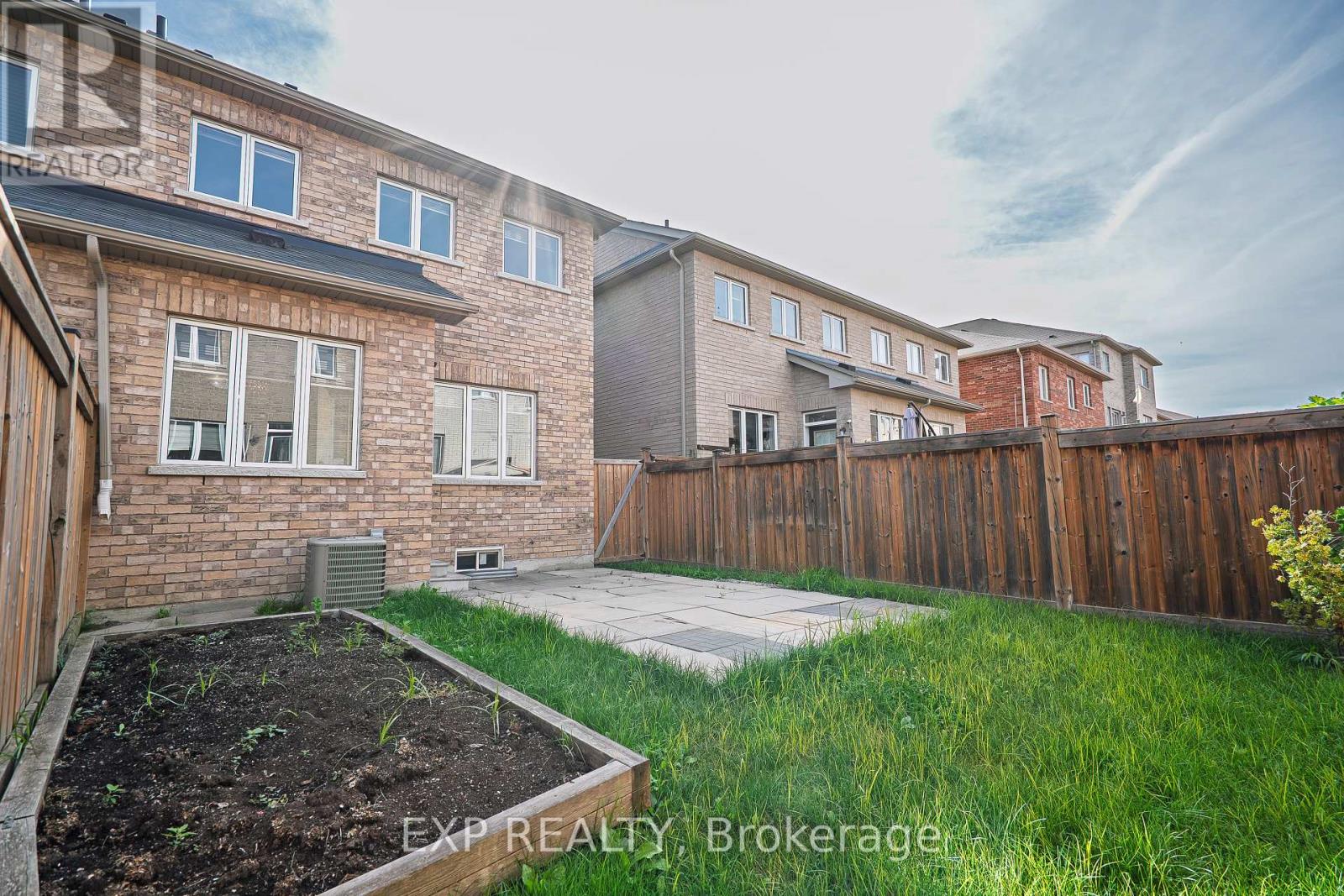 Photo 26 of 16 Blackberry Valley Crescent, Caledon ON
