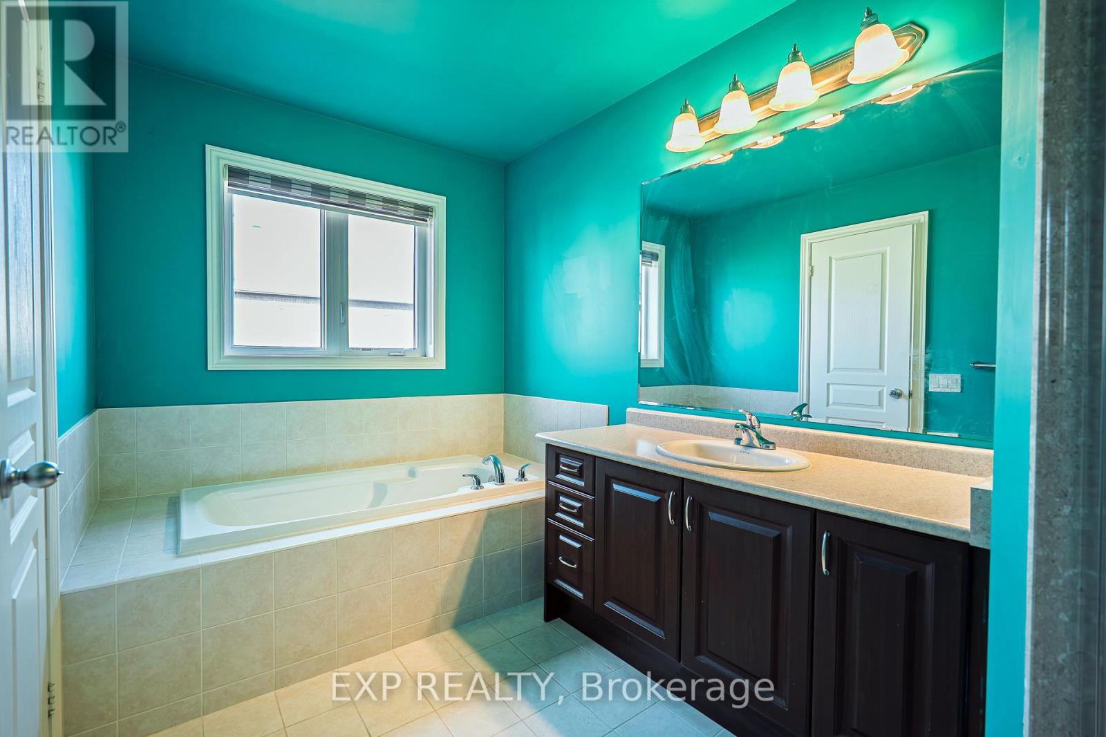 Photo 33 of 16 Blackberry Valley Crescent, Caledon ON