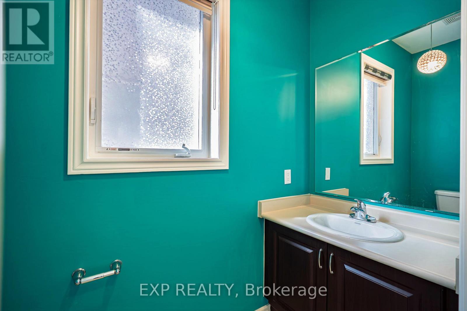 Photo 7 of 16 Blackberry Valley Crescent, Caledon ON