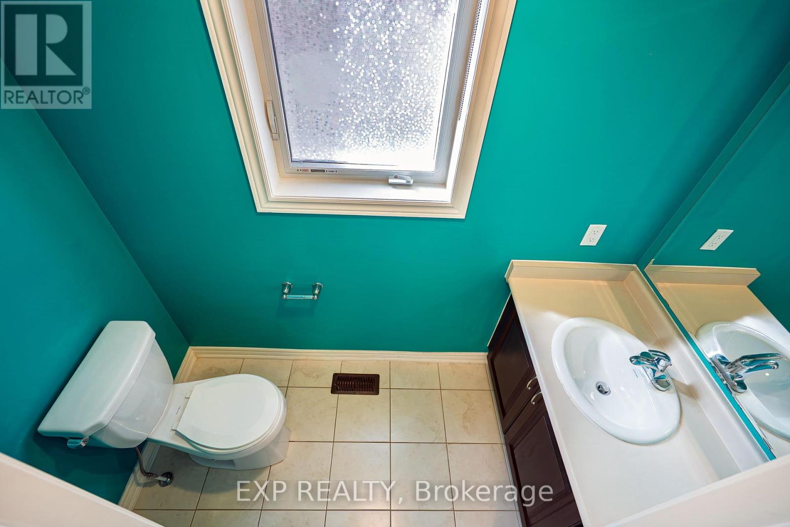 Photo 8 of 16 Blackberry Valley Crescent, Caledon ON