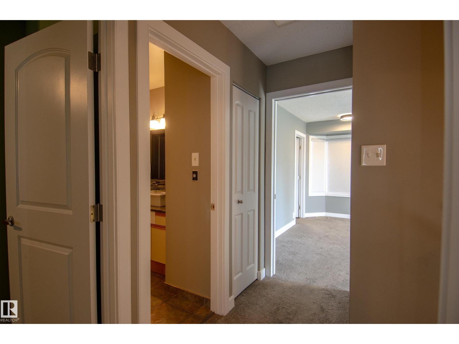 Photo 6 of 843 Wanyandi Rd Nw, Edmonton AB