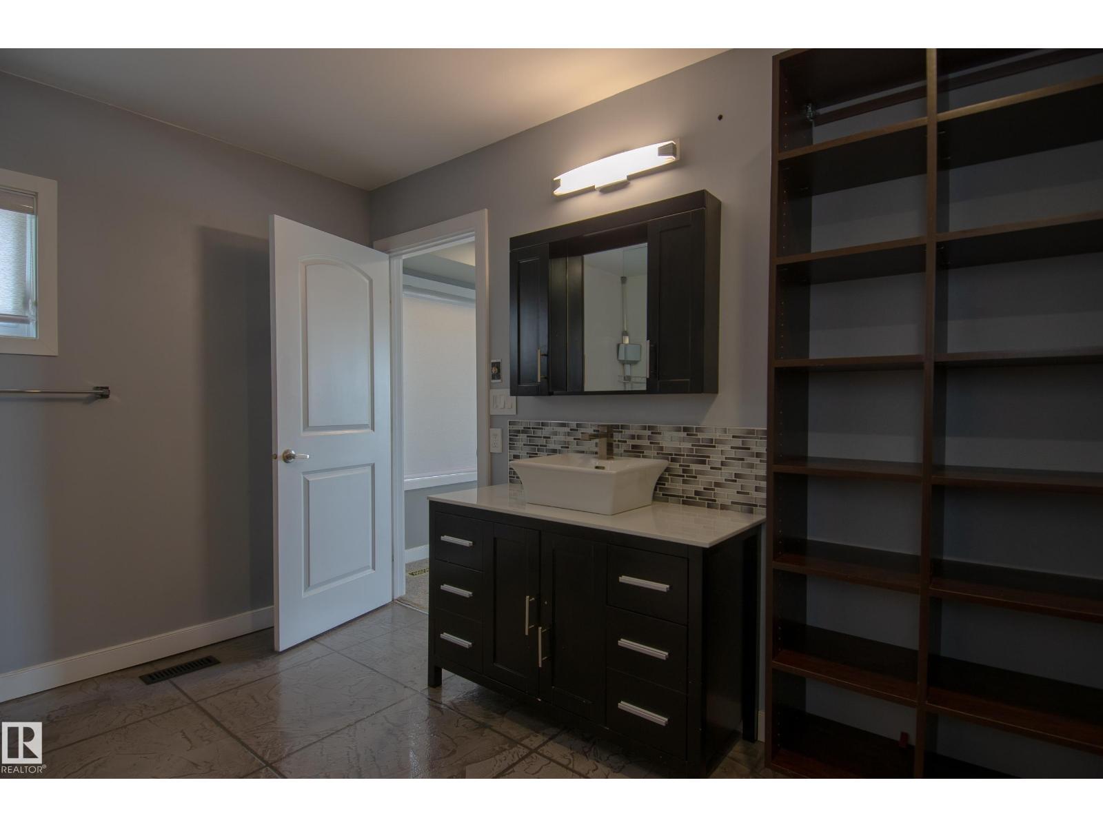 Photo 32 of 843 Wanyandi Rd Nw, Edmonton AB
