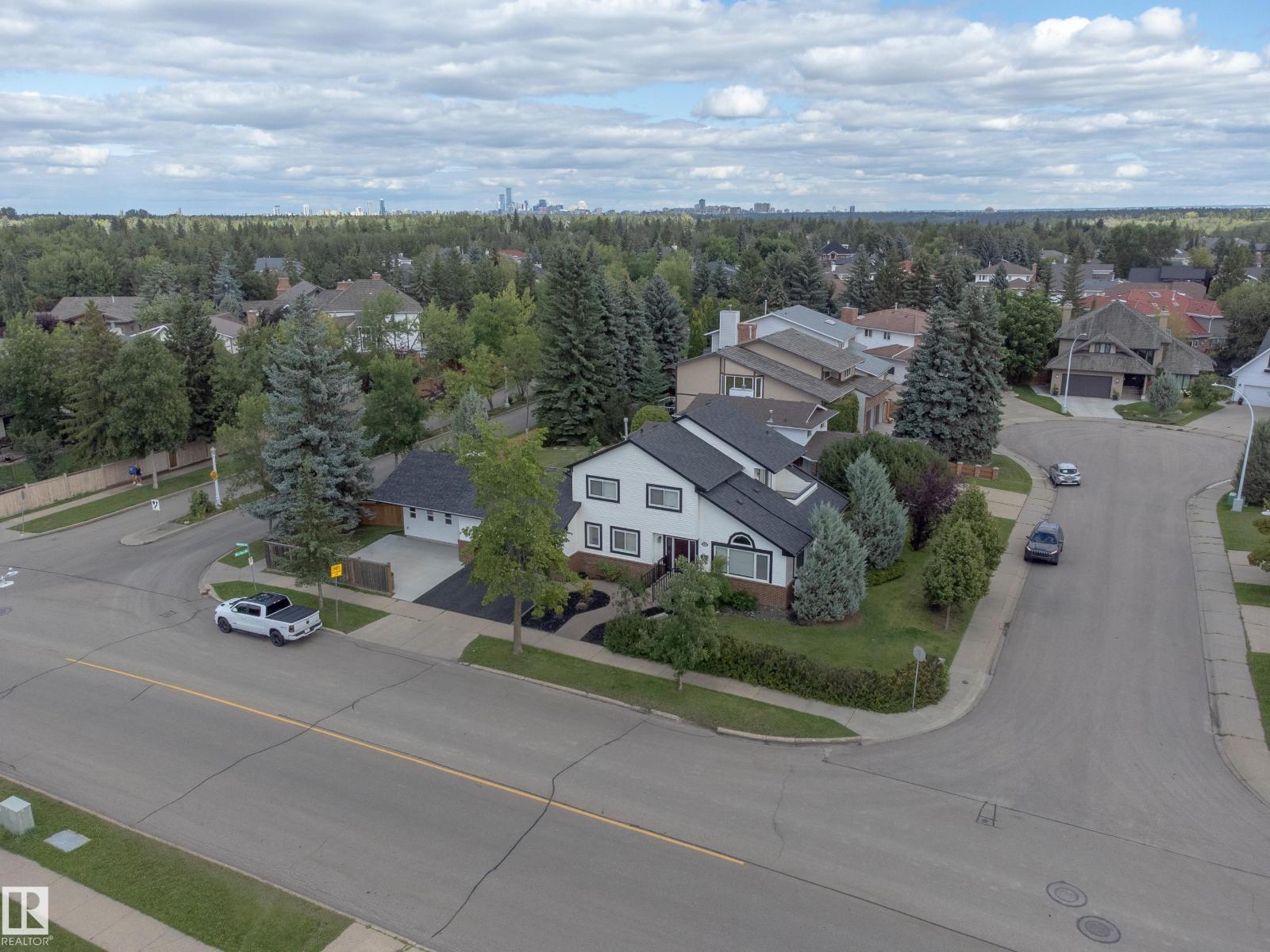 Photo 5 of 843 Wanyandi Rd Nw, Edmonton AB
