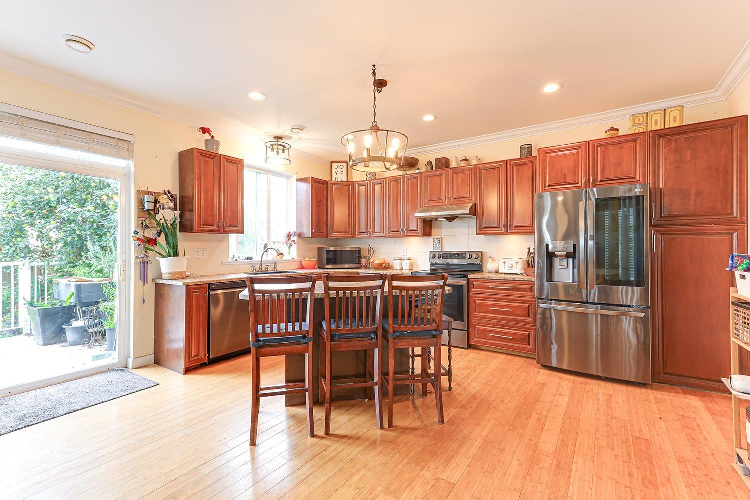 Photo 11 of 18359 67 Avenue, Surrey BC