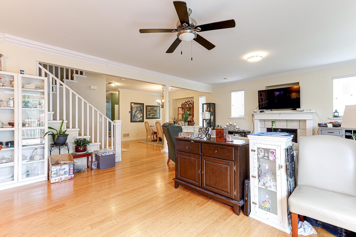 Photo 9 of 18359 67 Avenue, Surrey BC