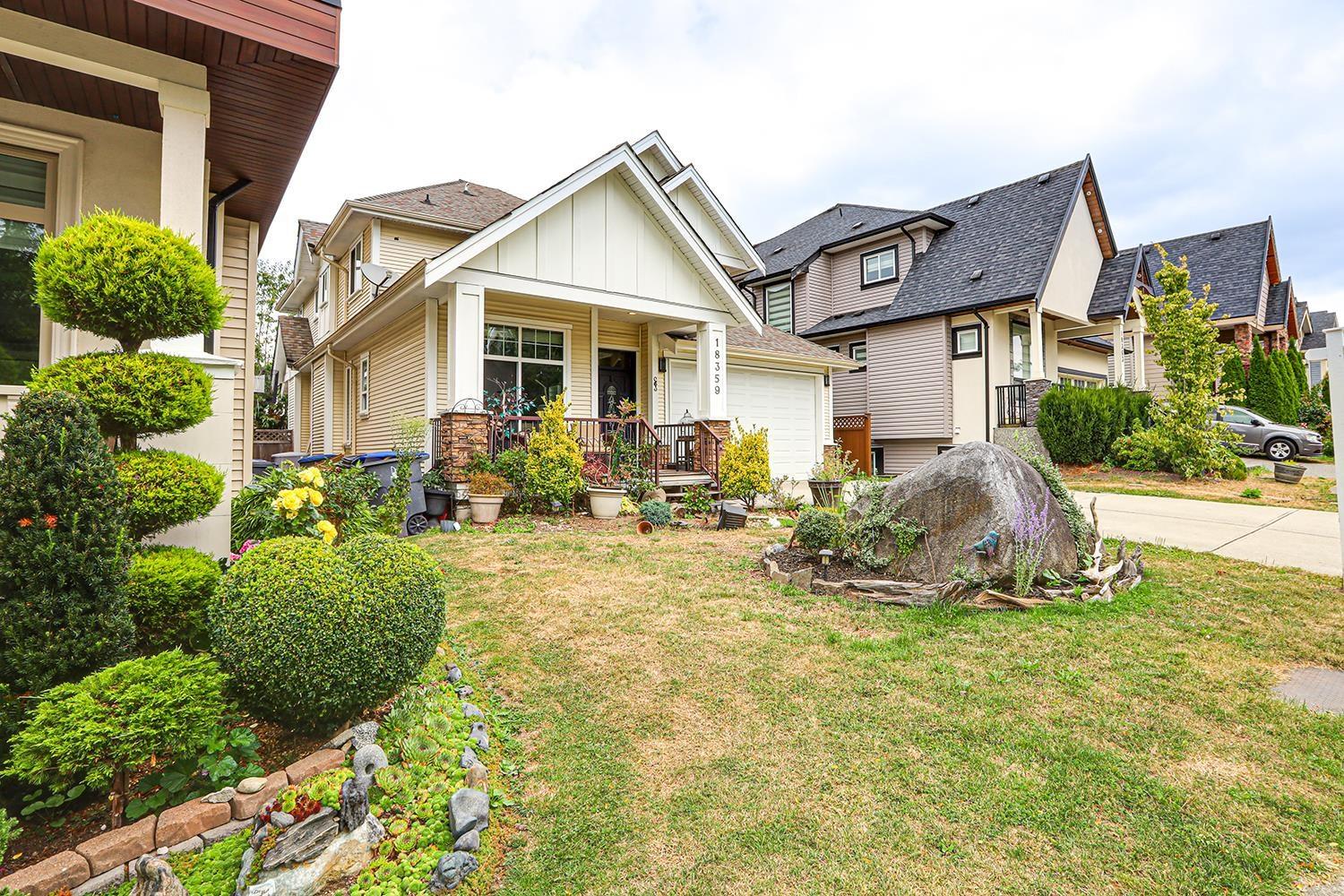 Photo 3 of 18359 67 Avenue, Surrey BC