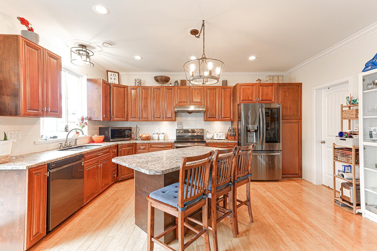 Photo 12 of 18359 67 Avenue, Surrey BC