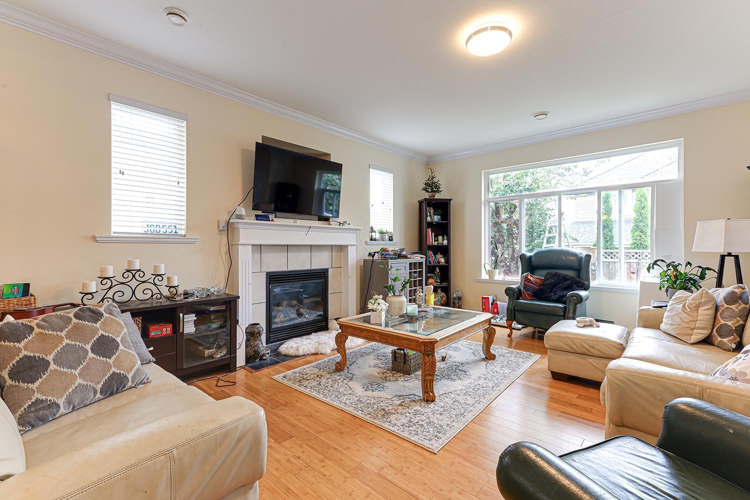 Photo 4 of 18359 67 Avenue, Surrey BC