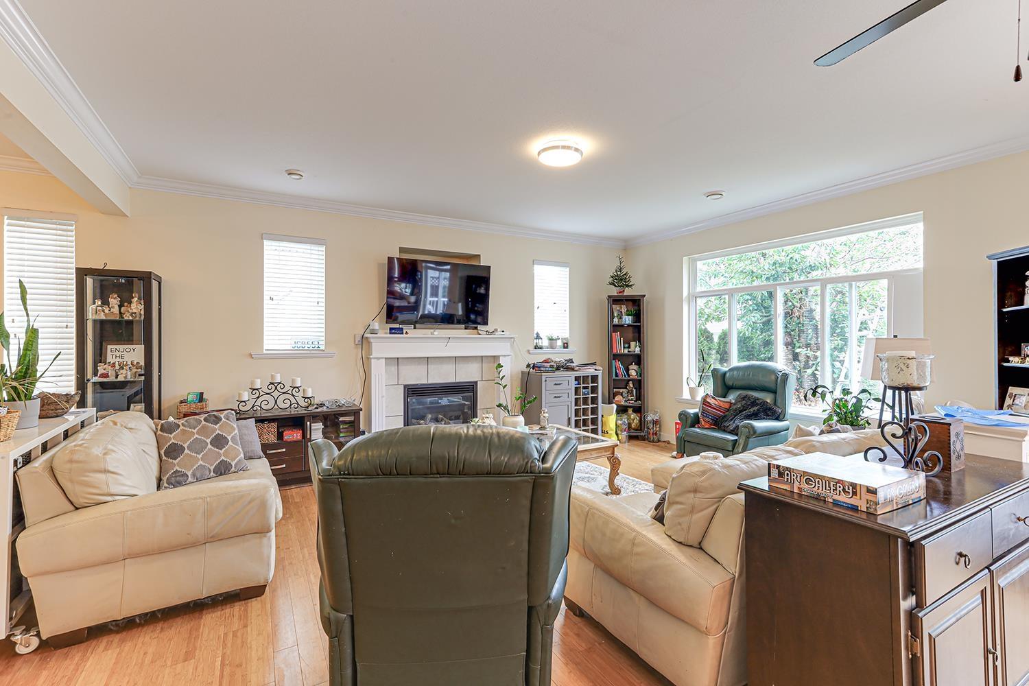Photo 6 of 18359 67 Avenue, Surrey BC