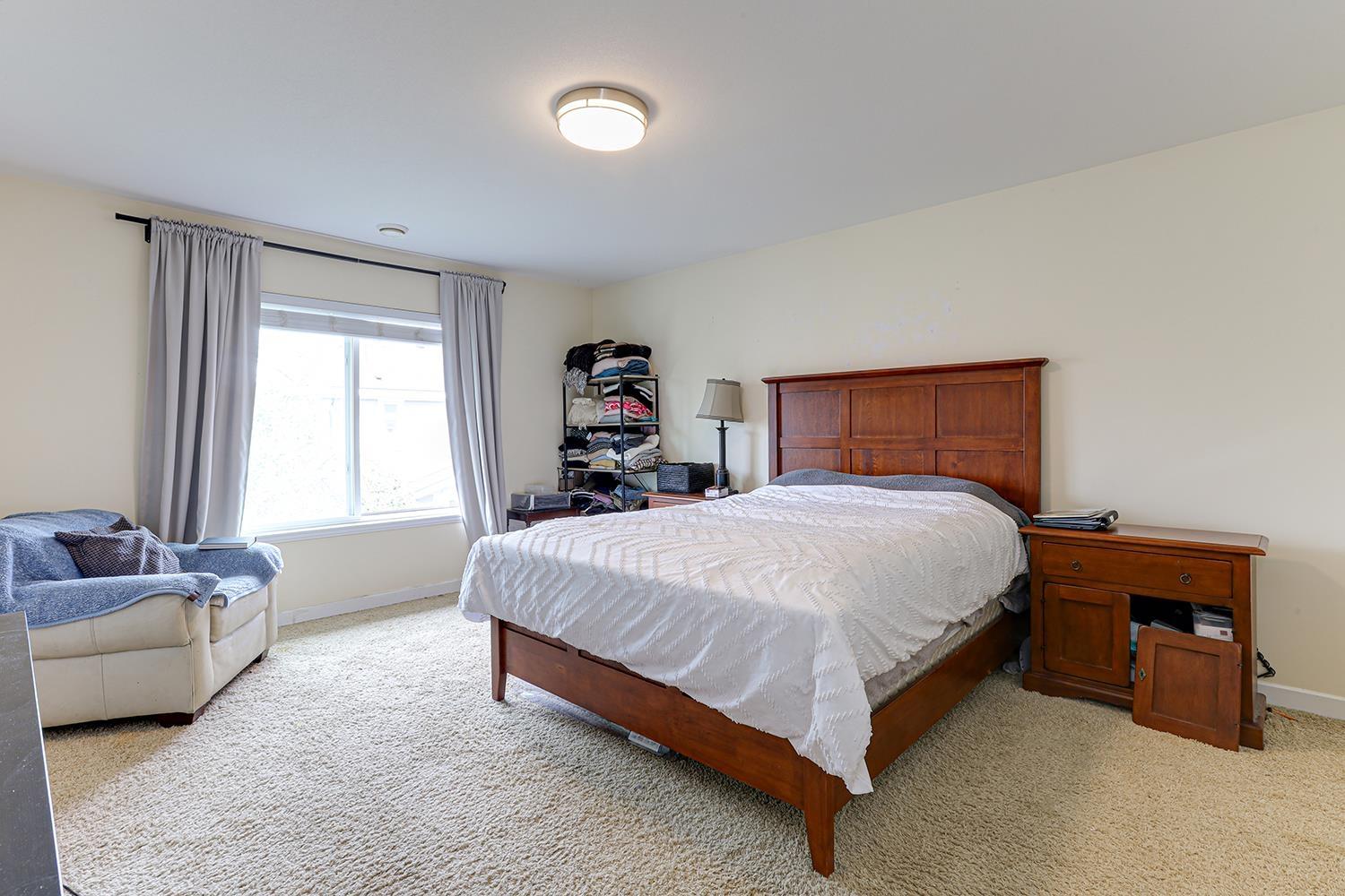 Photo 17 of 18359 67 Avenue, Surrey BC