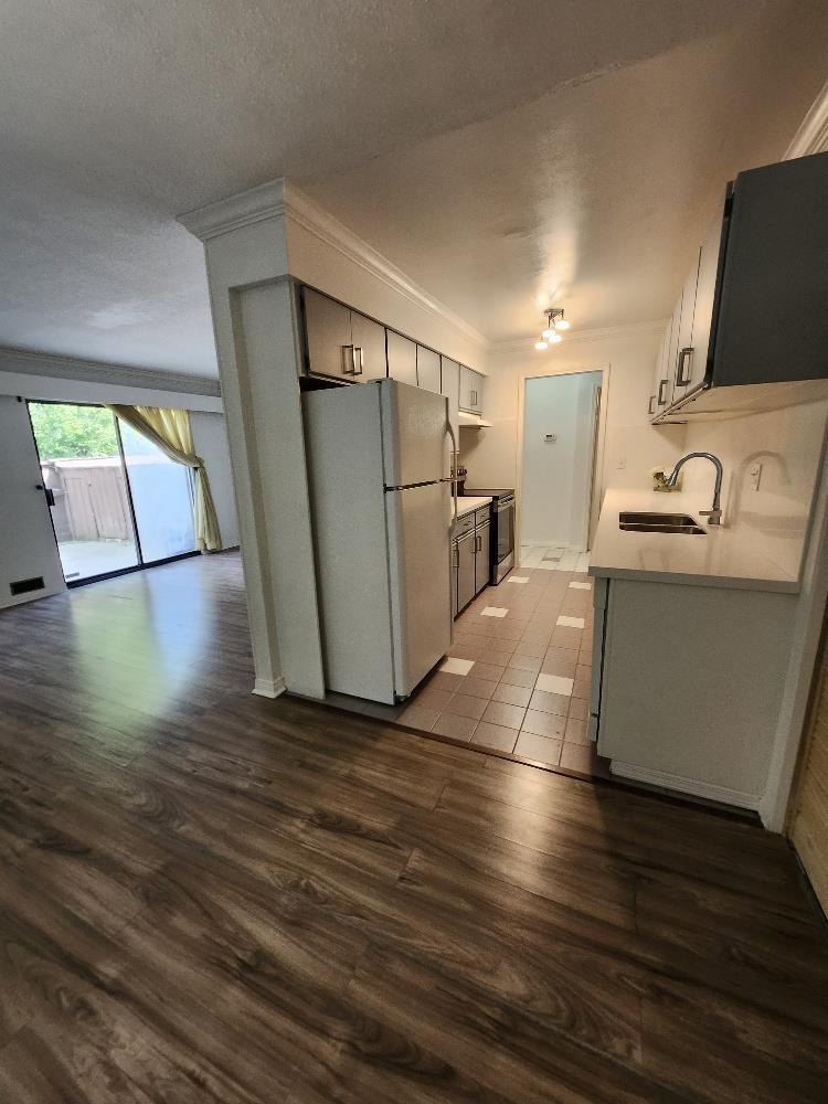Photo 8 of 121 14159 104 Avenue, Surrey BC
