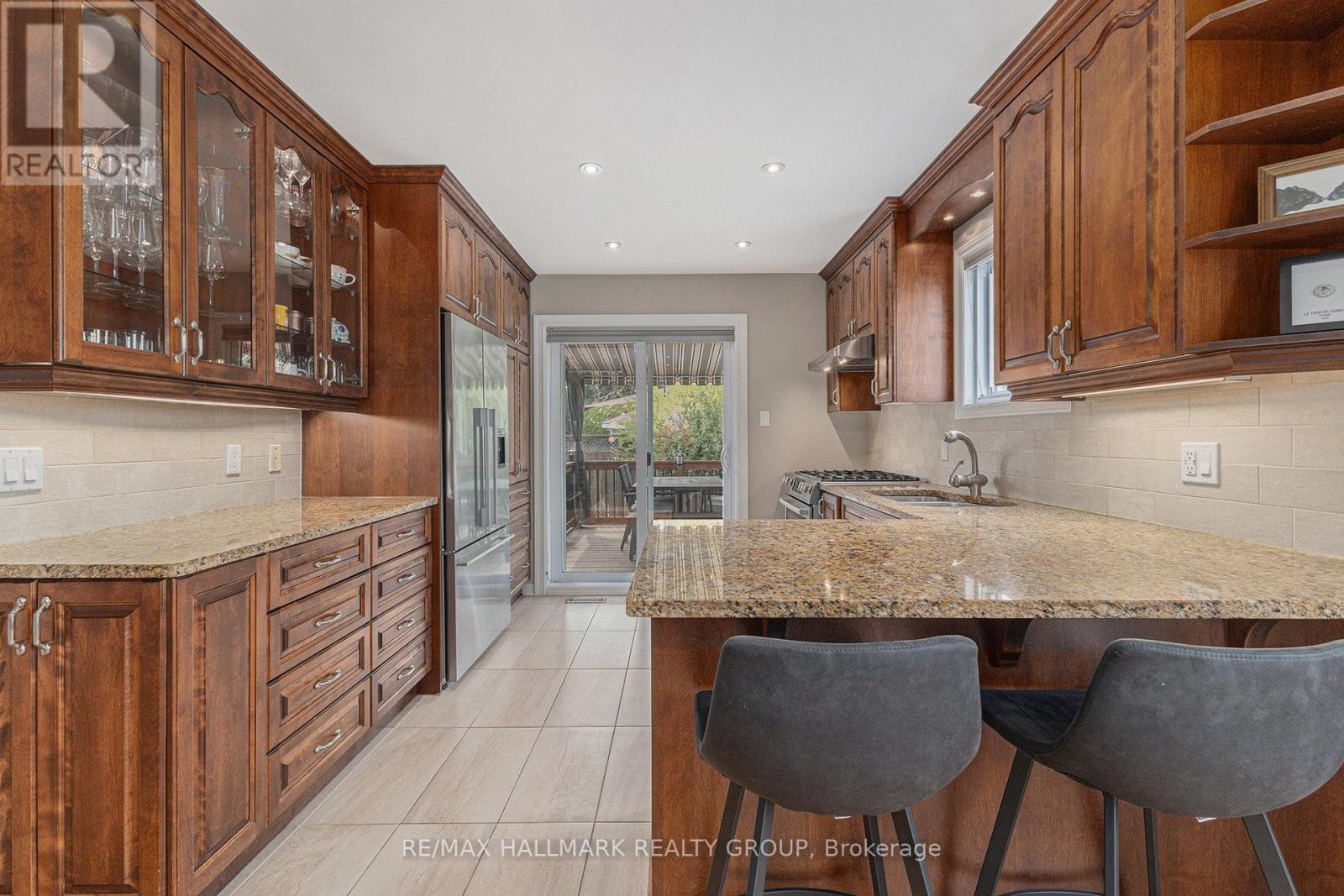 Photo 12 of 68 Hewitt Court, Ottawa ON