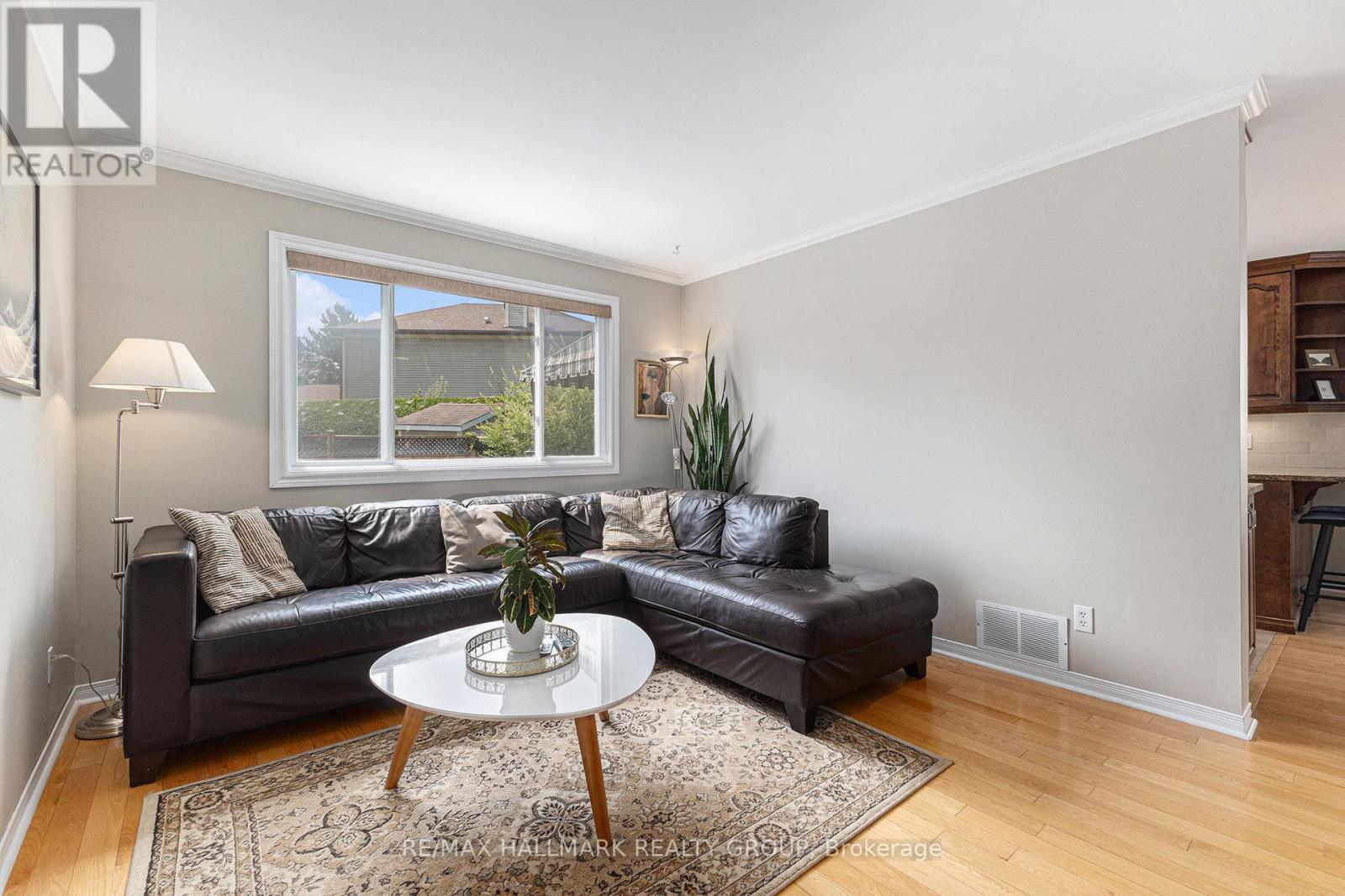 Photo 6 of 68 Hewitt Court, Ottawa ON