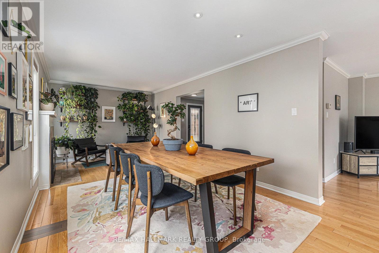 Photo 8 of 68 Hewitt Court, Ottawa ON