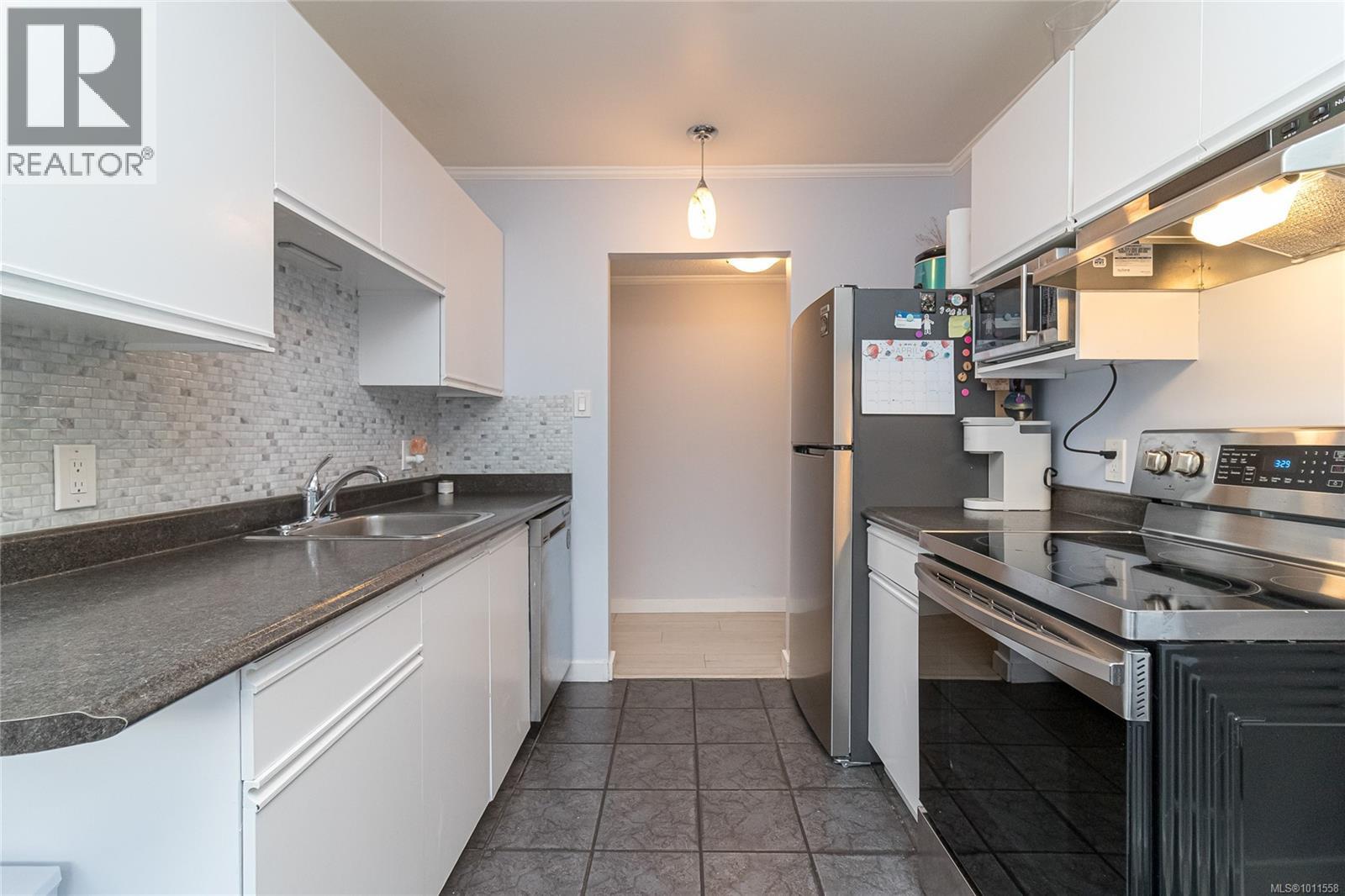 Photo 11 of 103 1619 Morrison St, Victoria BC