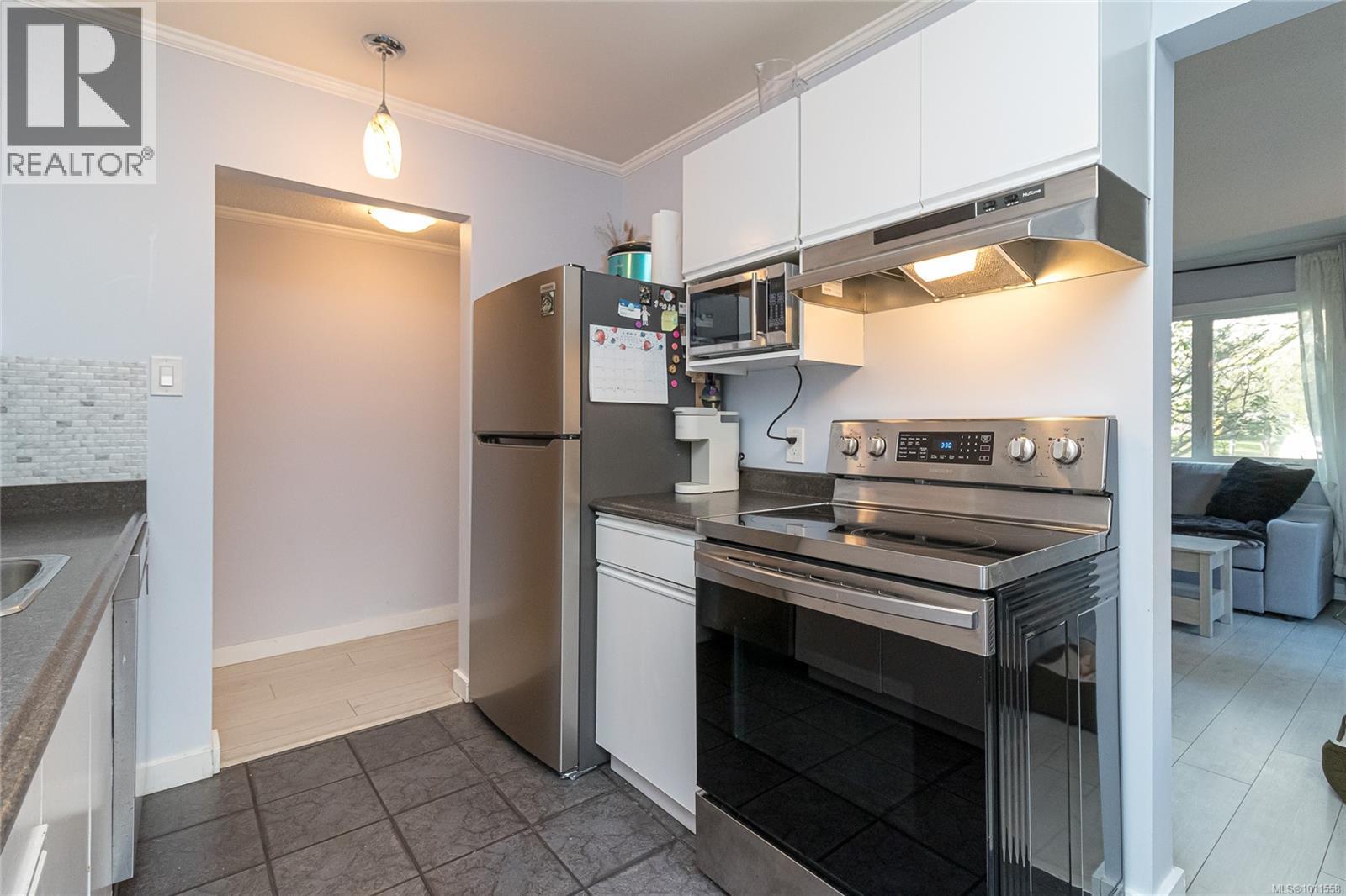 Photo 12 of 103 1619 Morrison St, Victoria BC