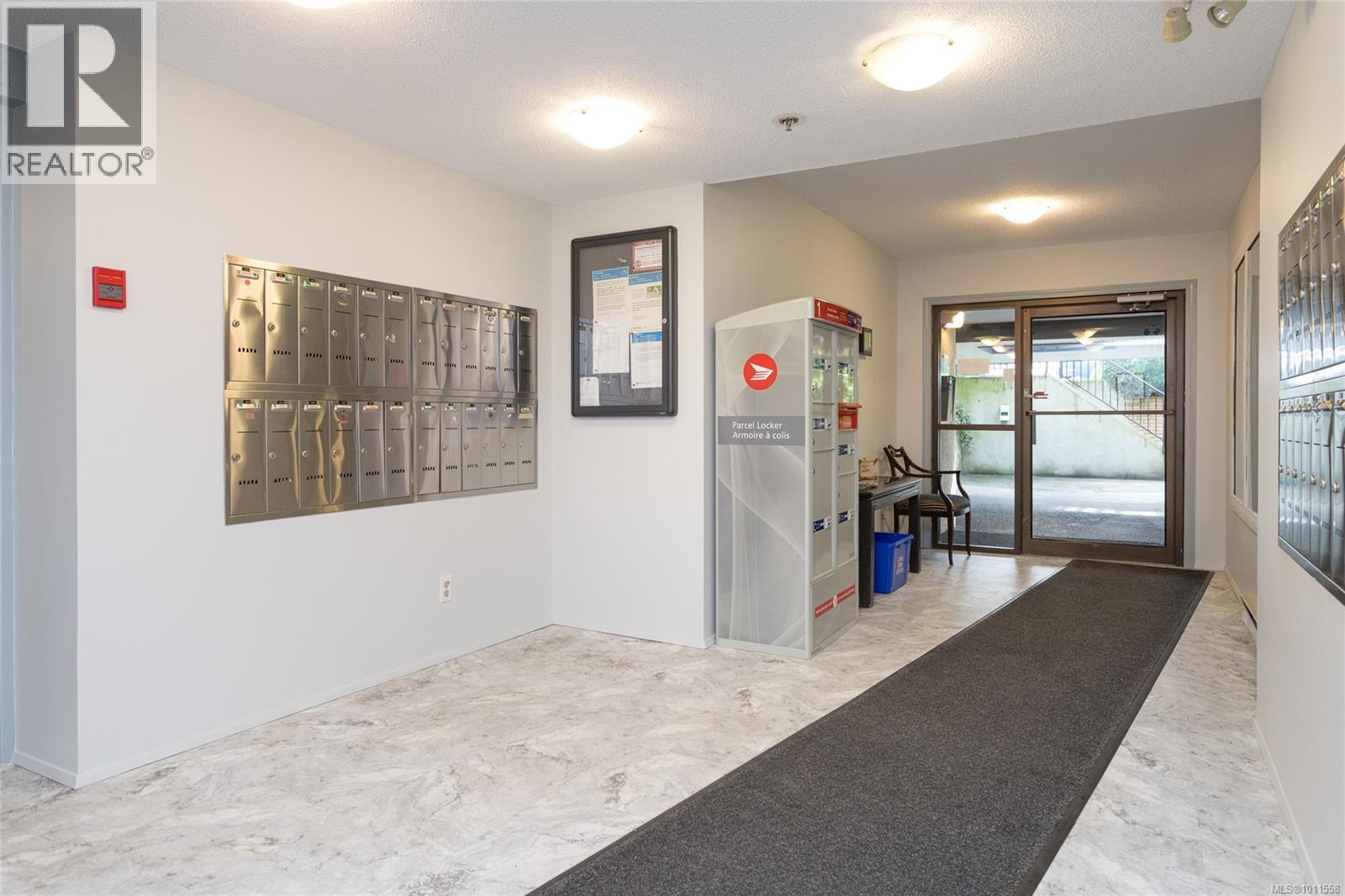 Photo 4 of 103 1619 Morrison St, Victoria BC