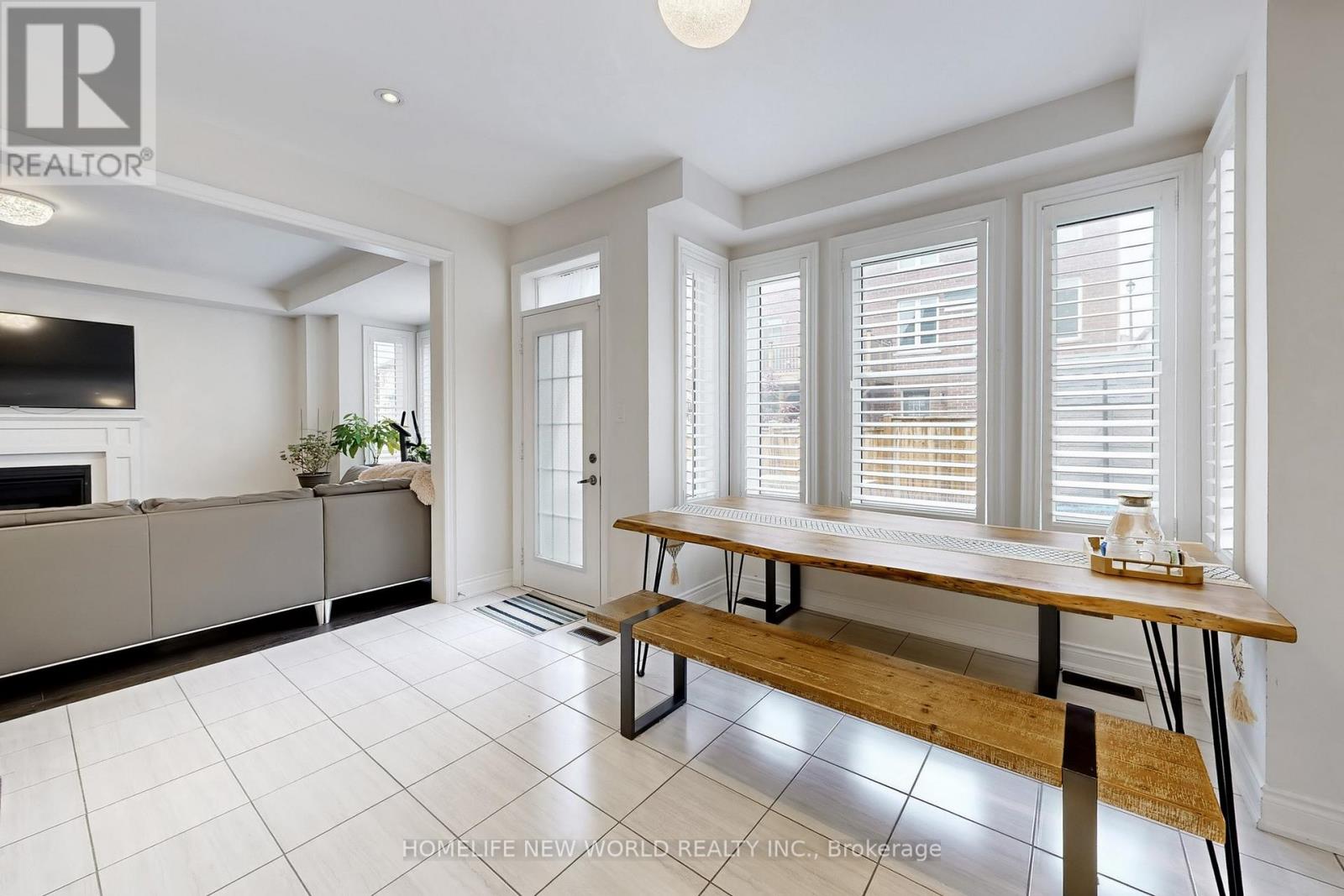 Photo 2 of 50 Ben Sinclair Avenue, East Gwillimbury ON