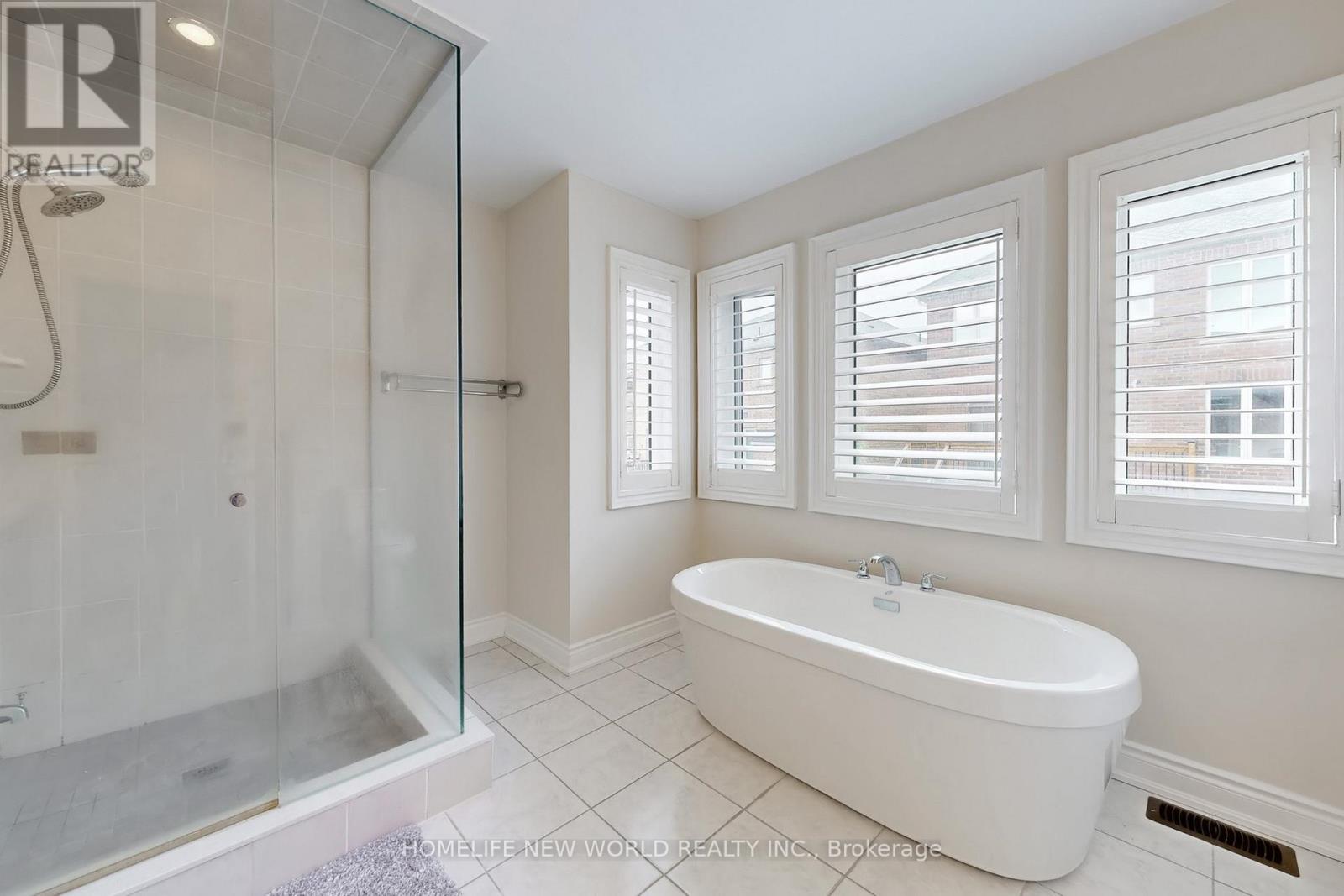 Photo 17 of 50 Ben Sinclair Avenue, East Gwillimbury ON