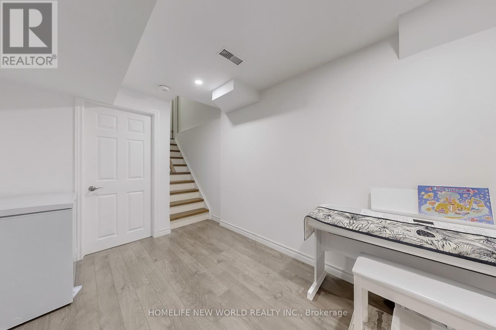 Photo 33 of 50 Ben Sinclair Avenue, East Gwillimbury ON