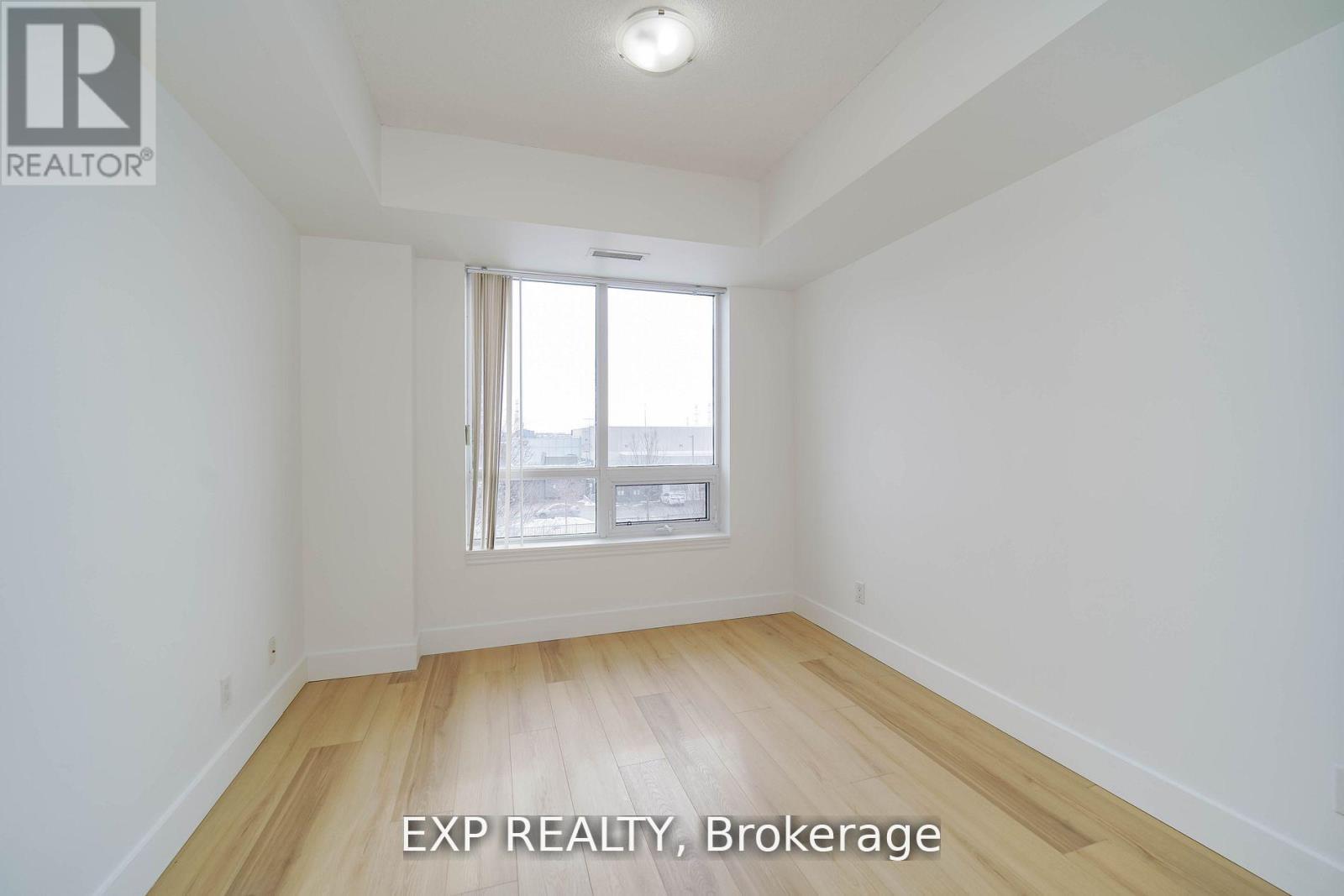 Photo 8 of 307 57 Upper Duke Crescent, Markham ON