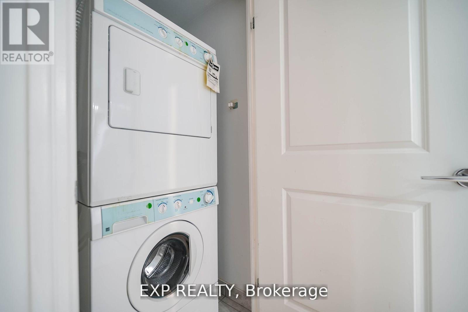 Photo 13 of 307 57 Upper Duke Crescent, Markham ON