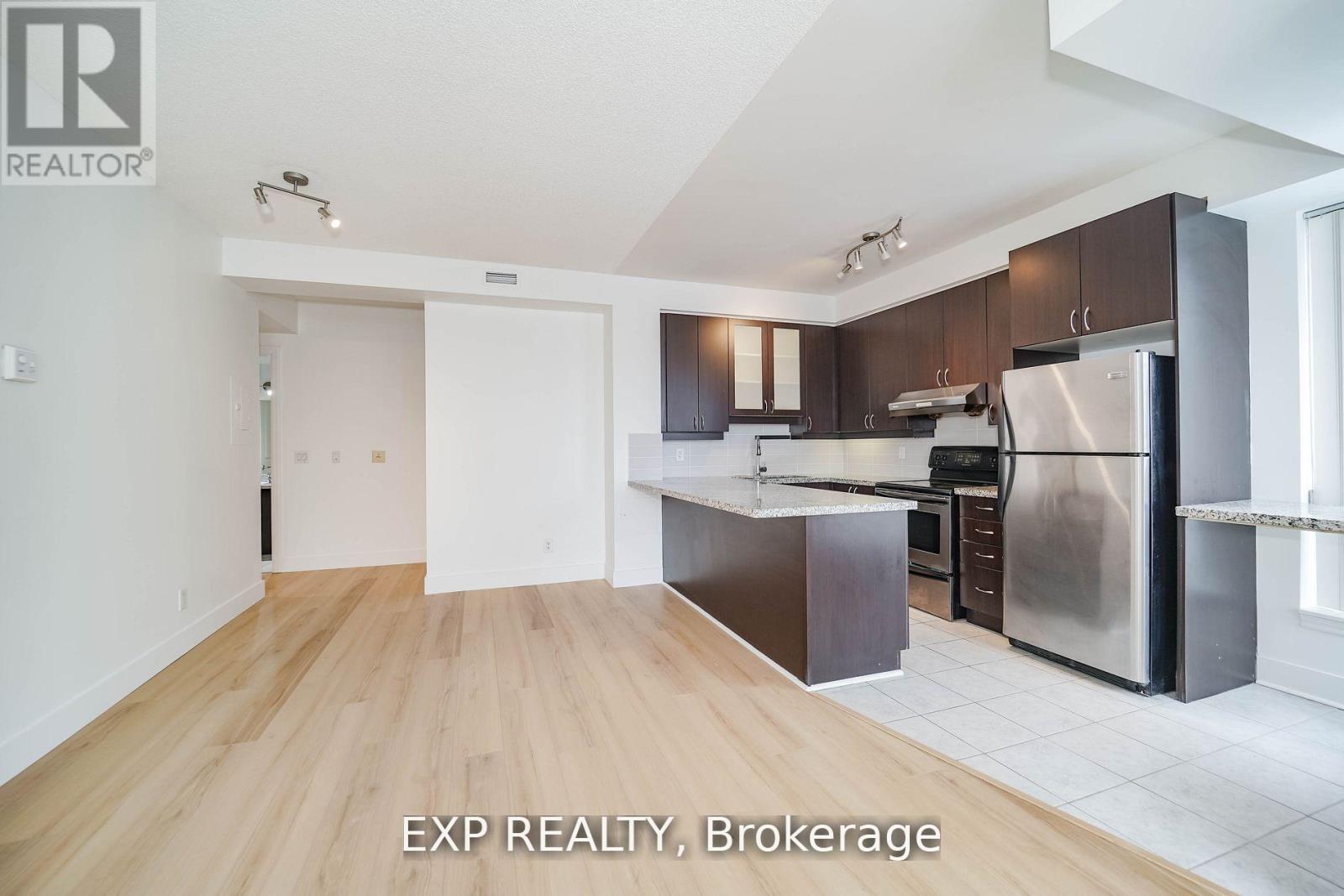 Photo 17 of 307 57 Upper Duke Crescent, Markham ON
