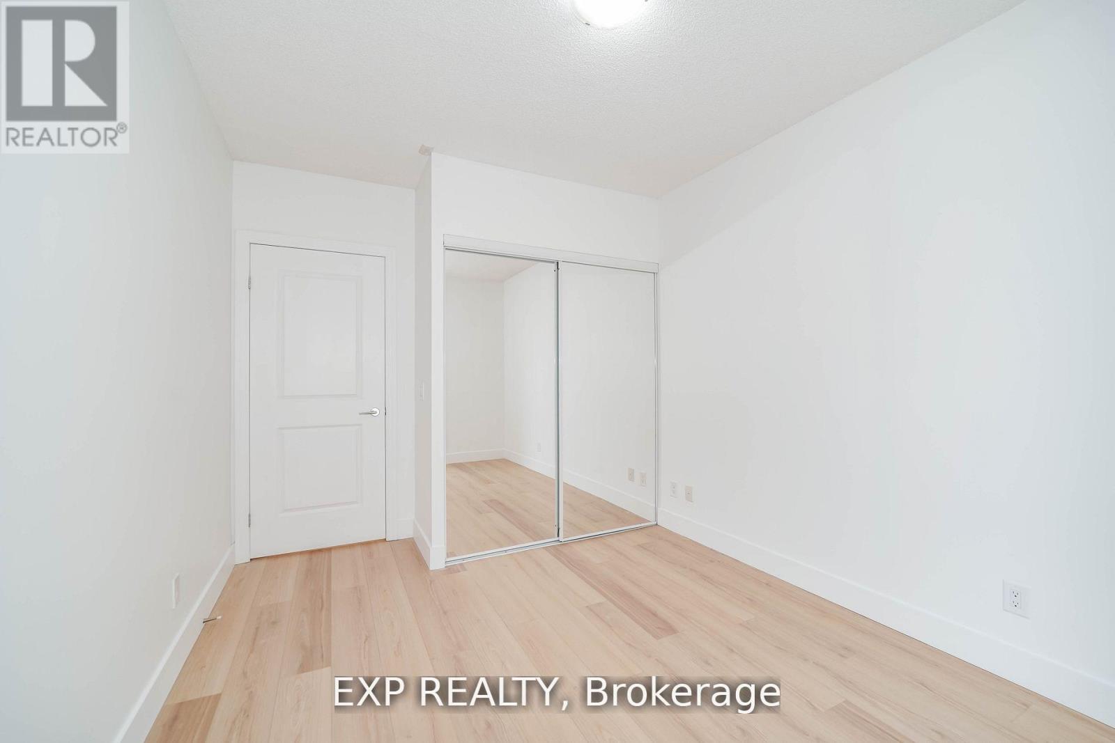 Photo 24 of 307 57 Upper Duke Crescent, Markham ON