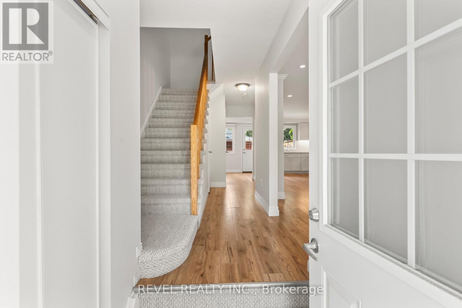 Photo 17 of 56 10 Bassett Boulevard, Whitby ON