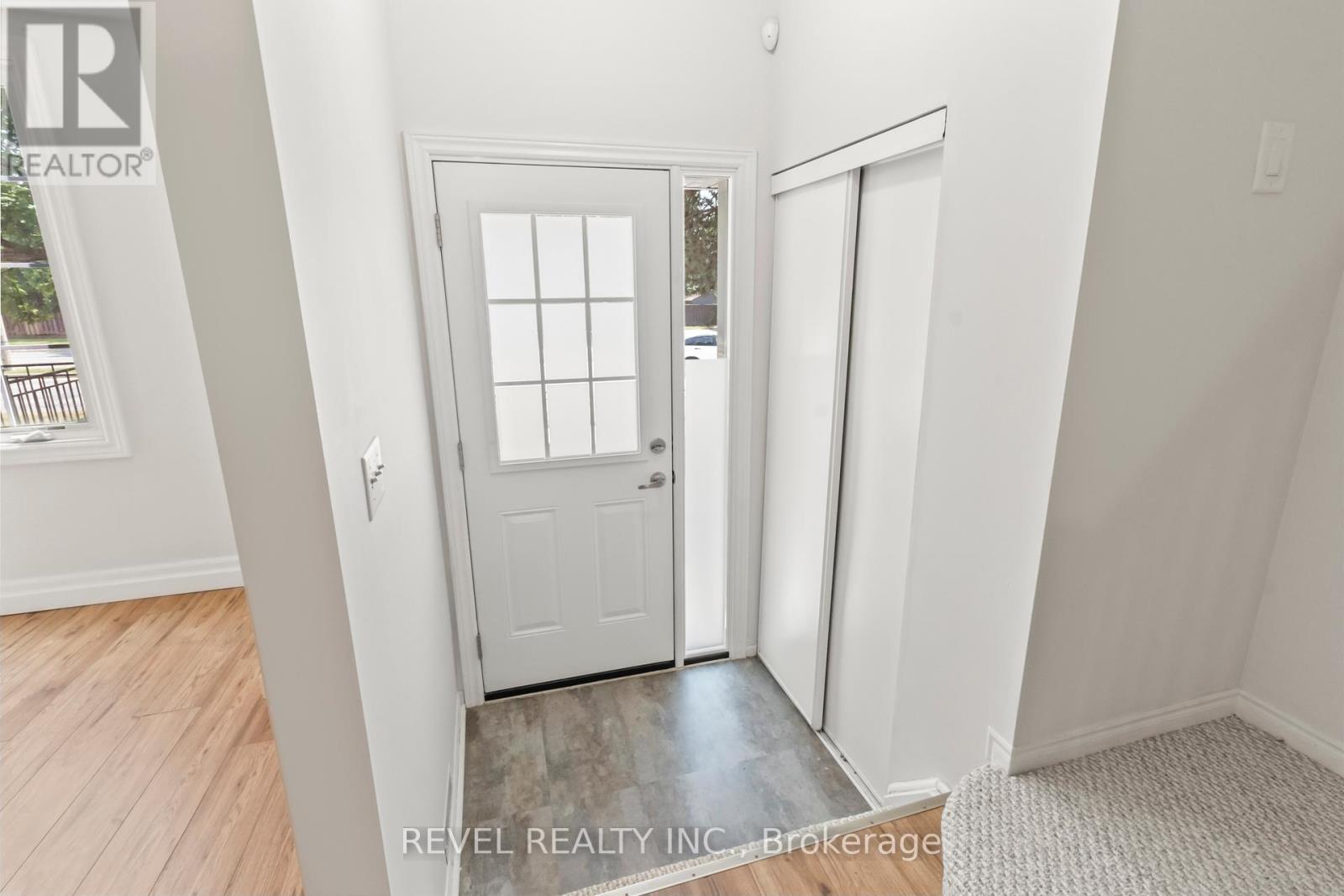 Photo 13 of 56 10 Bassett Boulevard, Whitby ON