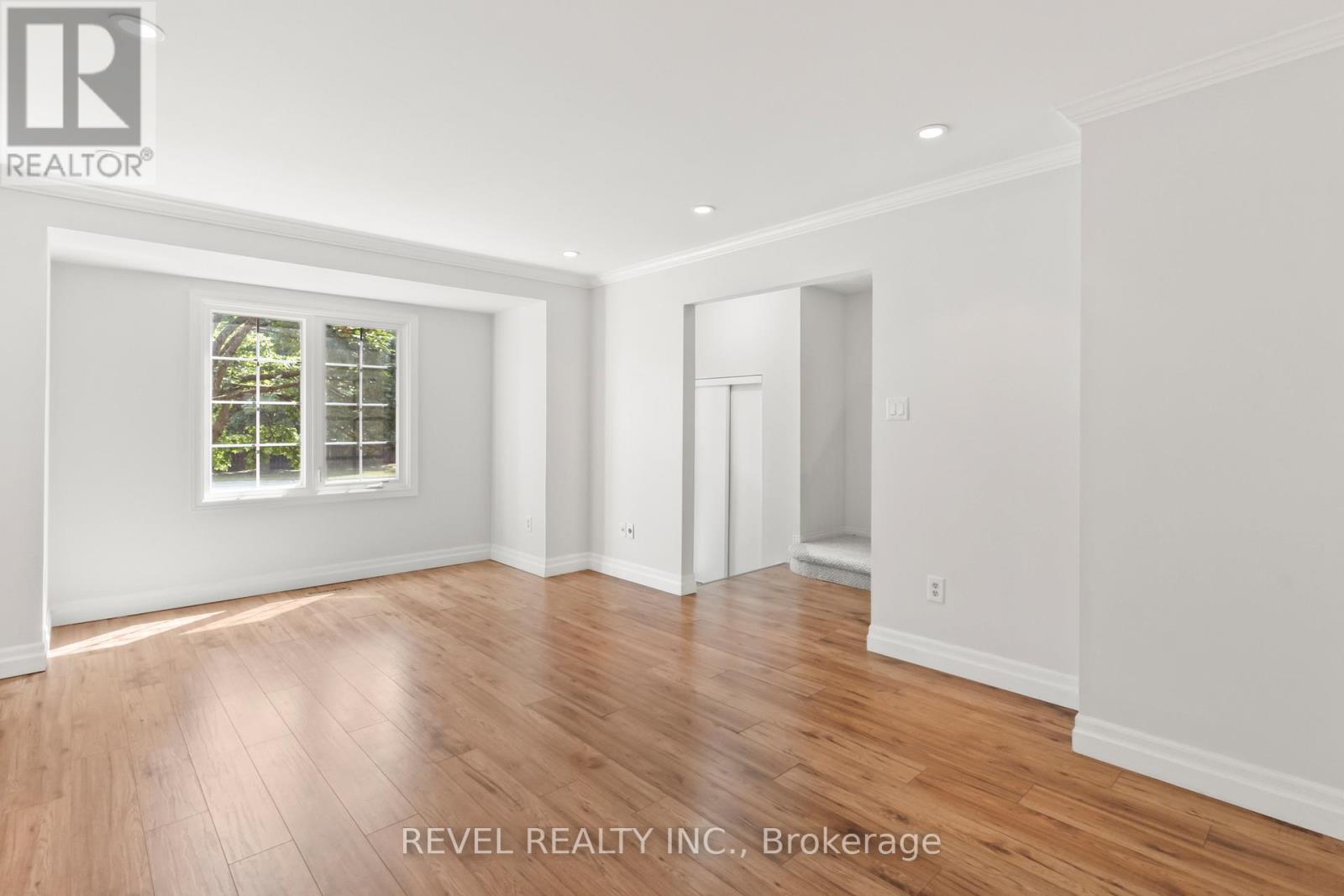 Photo 28 of 56 10 Bassett Boulevard, Whitby ON