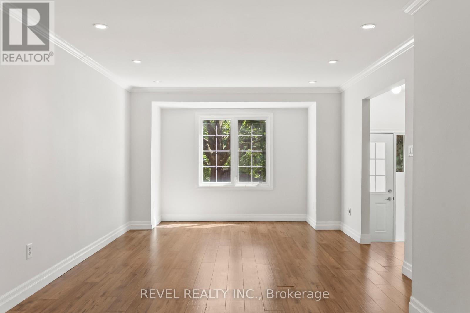 Photo 21 of 56 10 Bassett Boulevard, Whitby ON
