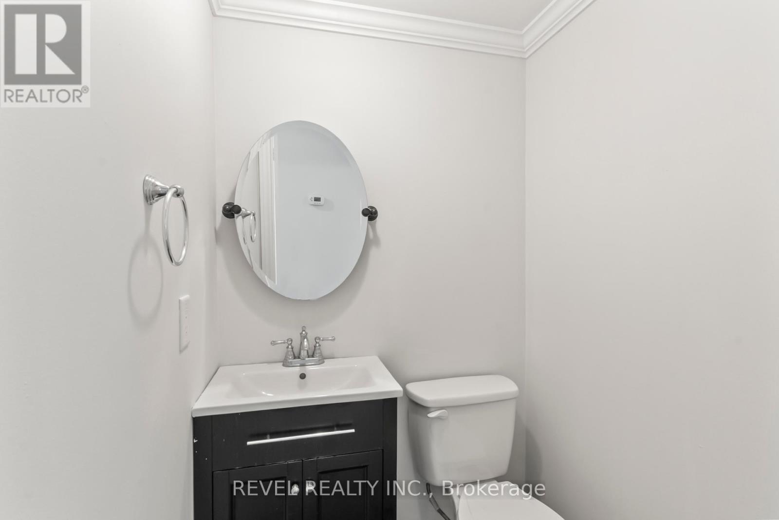 Photo 14 of 56 10 Bassett Boulevard, Whitby ON