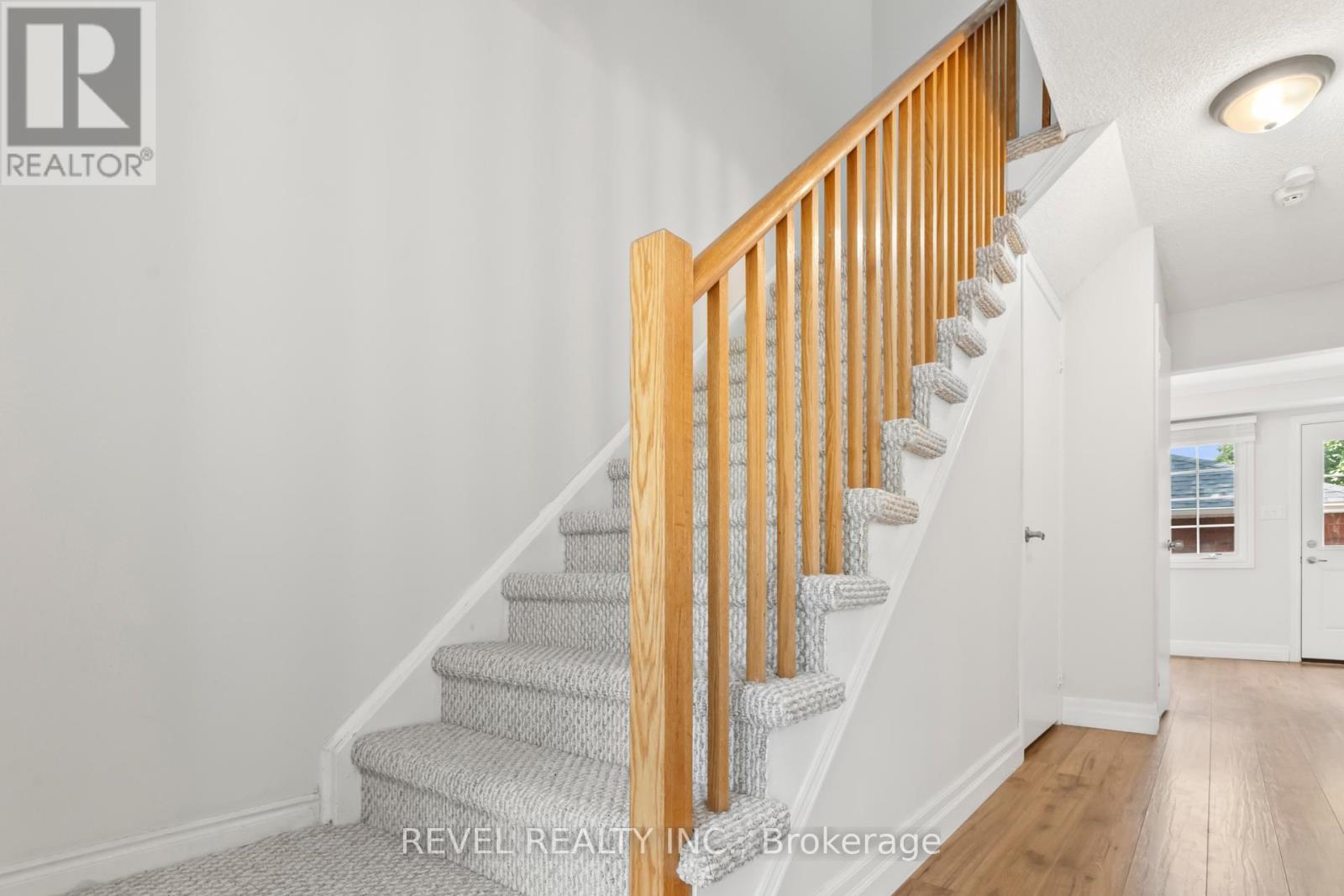 Photo 29 of 56 10 Bassett Boulevard, Whitby ON