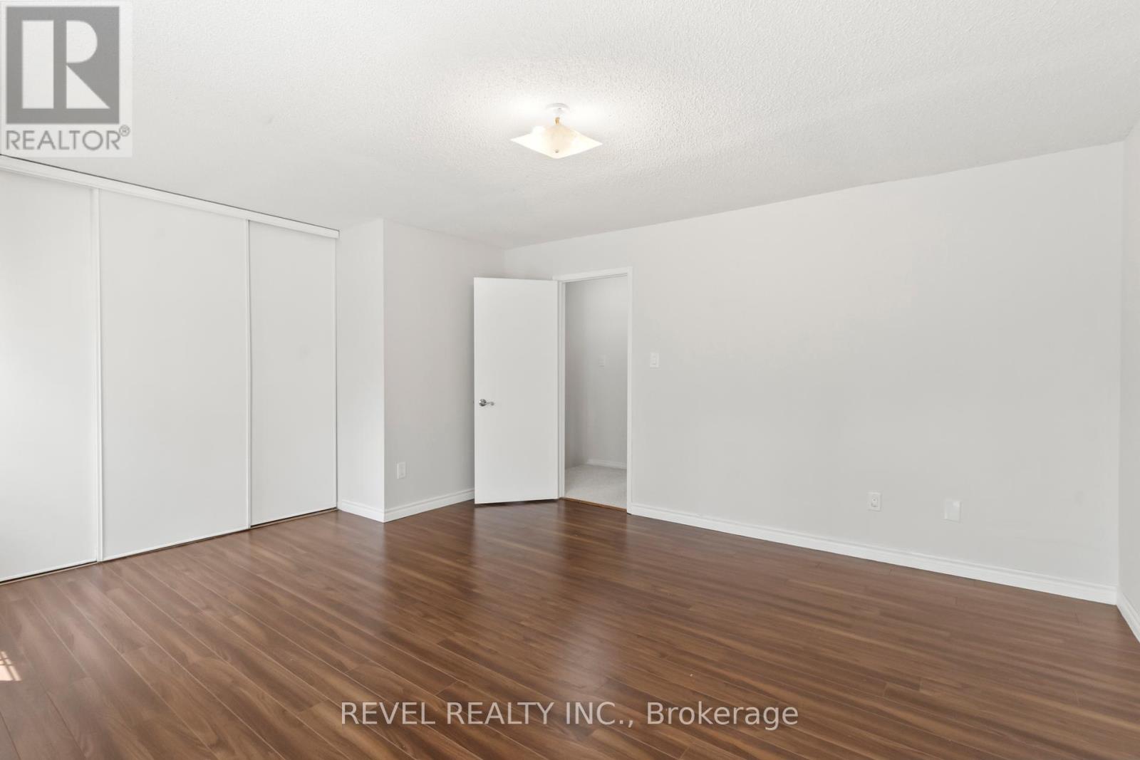 Photo 16 of 56 10 Bassett Boulevard, Whitby ON