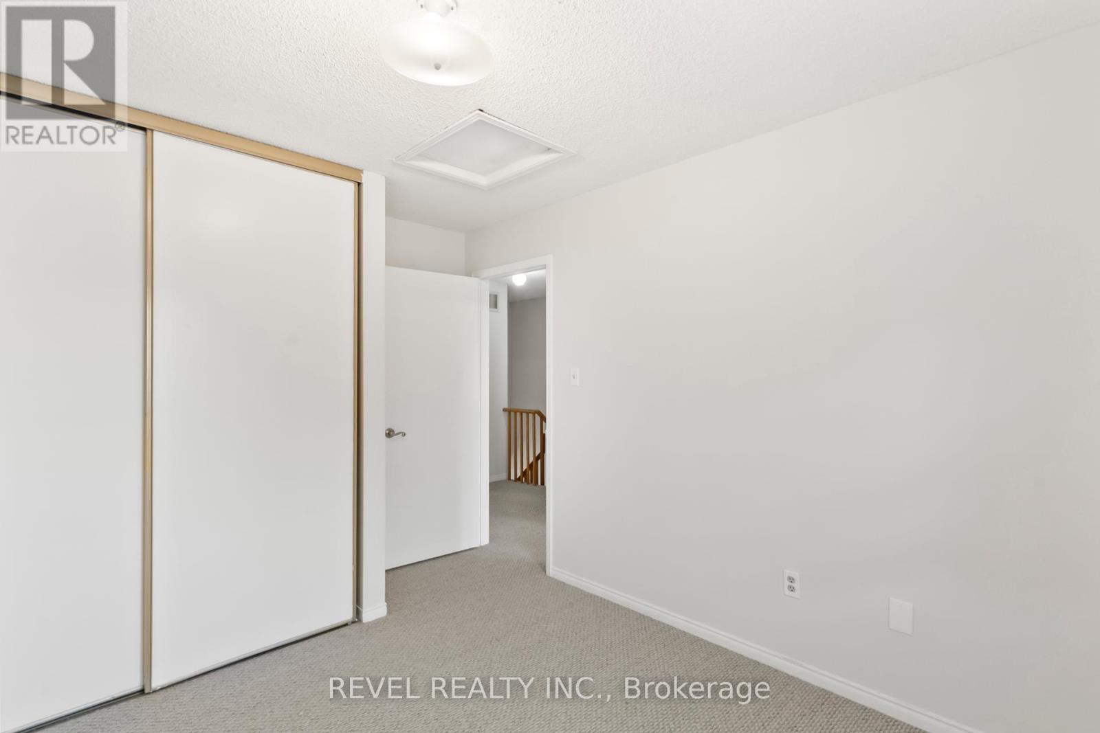 Photo 15 of 56 10 Bassett Boulevard, Whitby ON