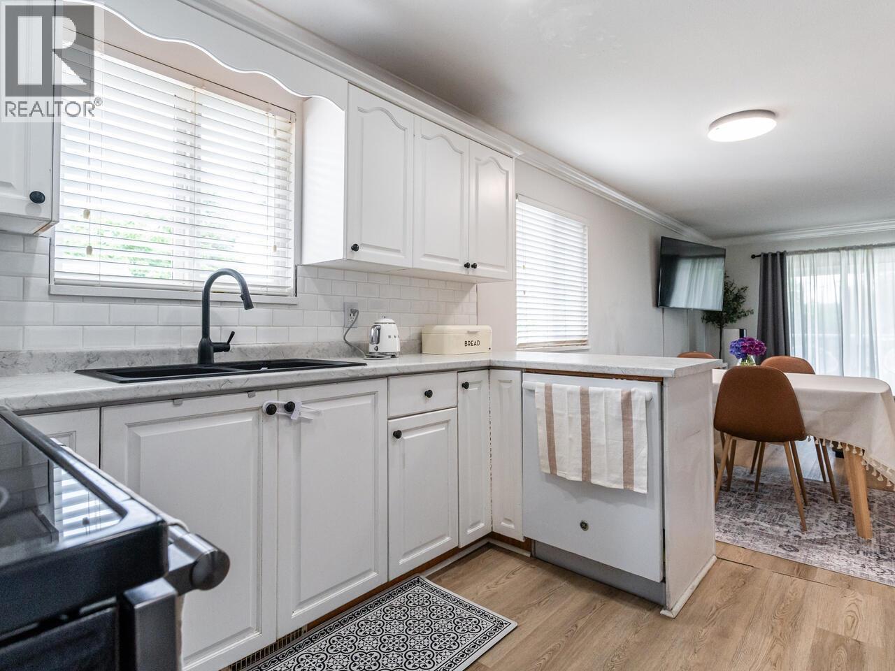 1986 FRASER AVENUE, Port Coquitlam