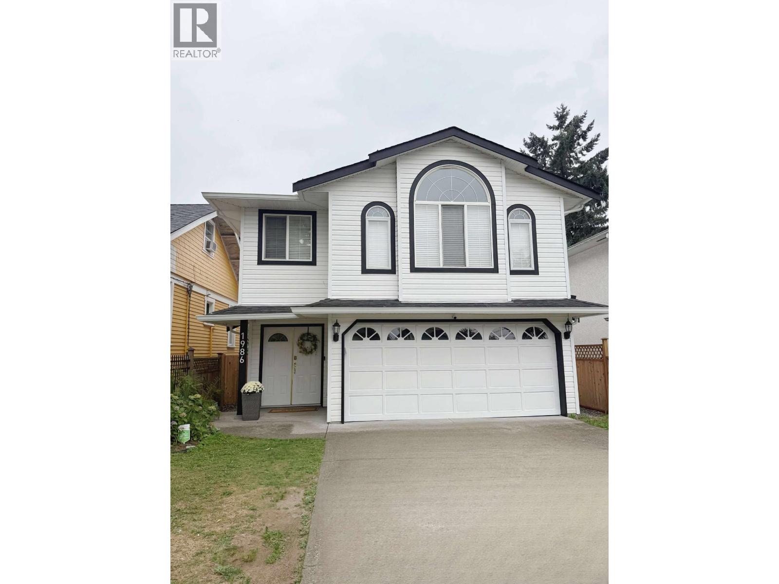 1986 FRASER AVENUE, Port Coquitlam