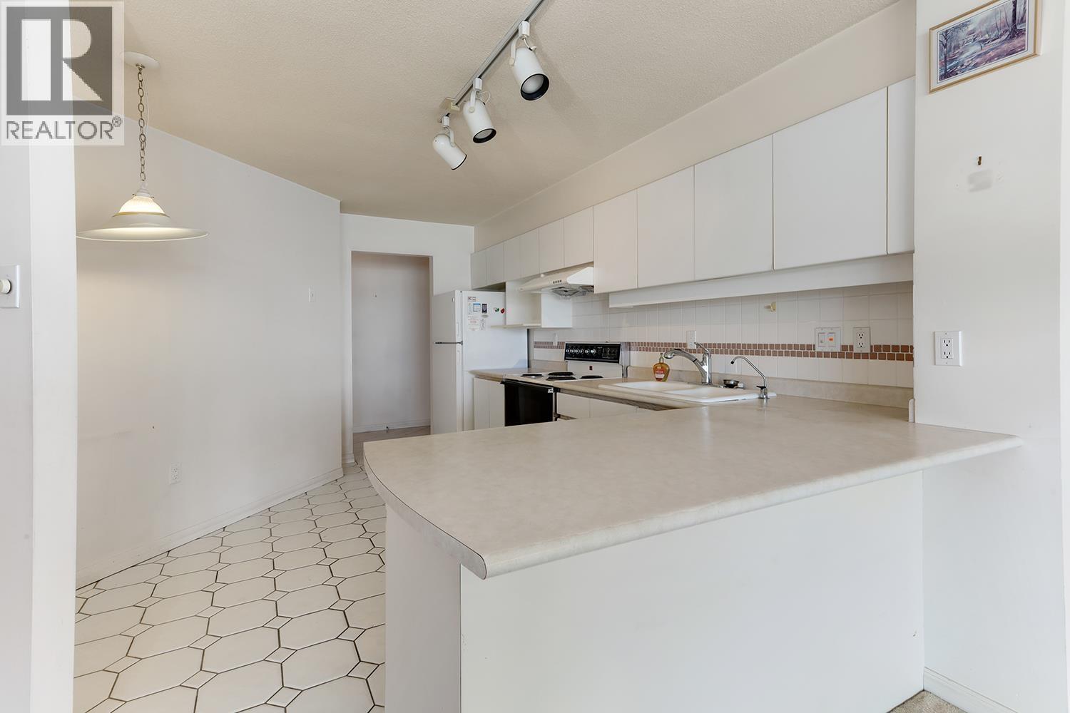 Photo 9 of 806 1245 Quayside Drive, New Westminster BC
